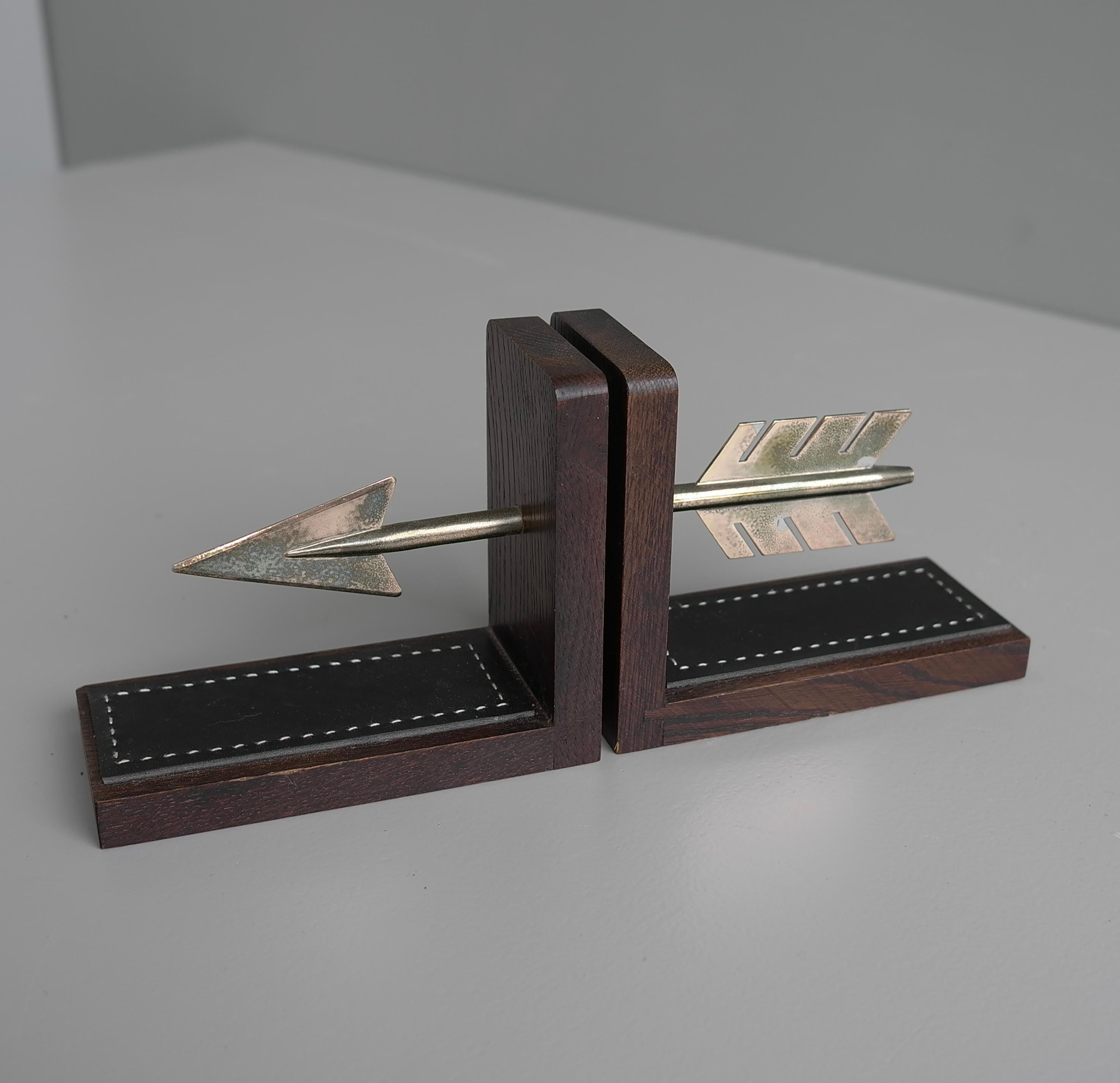Mid-Century Modern Arrow Brass and Wood Bookends with Hand Stiched Leather, France 1960's For Sale