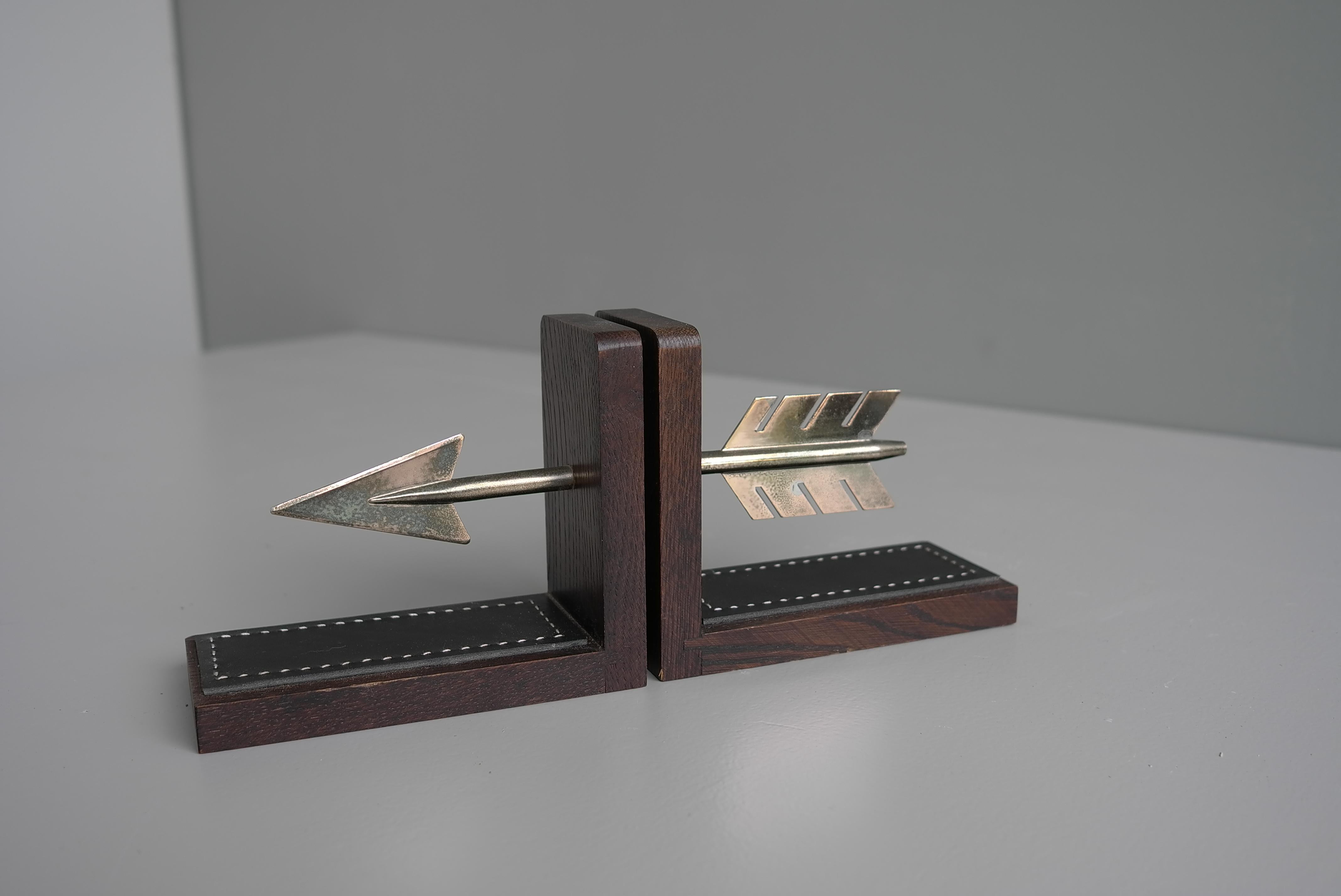 20th Century Arrow Brass and Wood Bookends with Hand Stiched Leather, France 1960's For Sale