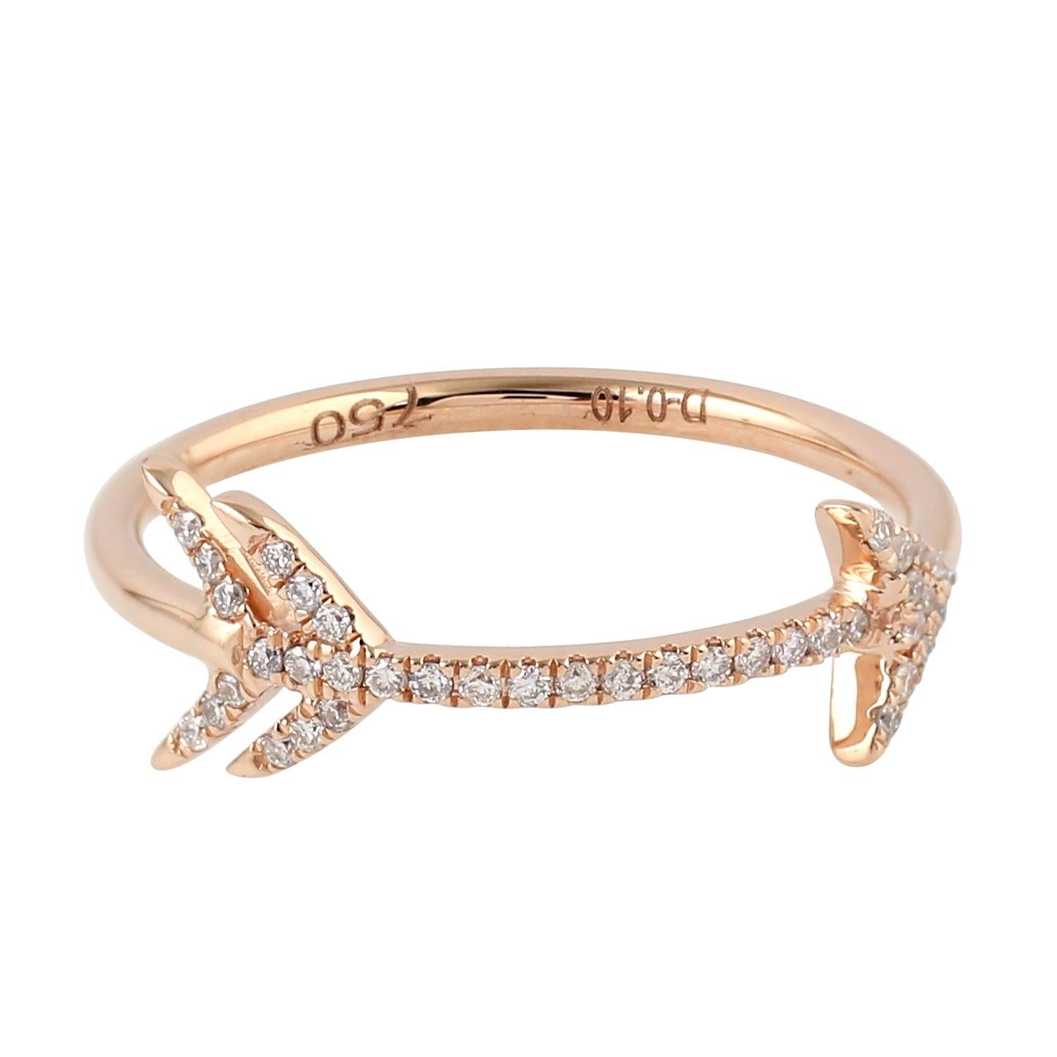 For Sale:  Arrow Diamond 18 Karat Gold Ring 3