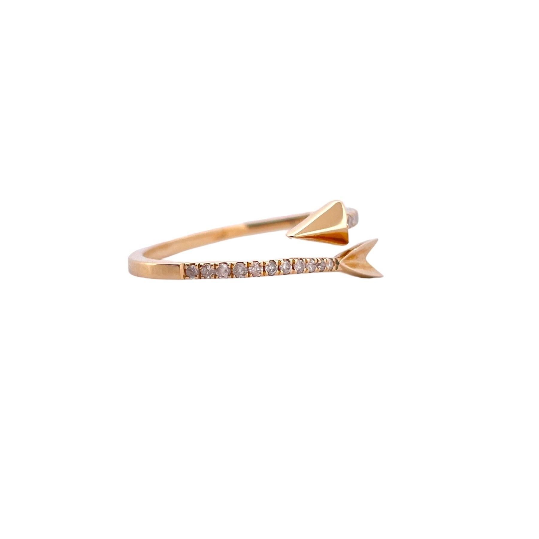 Modern Arrow Diamond Ring - 14K Yellow Gold For Sale