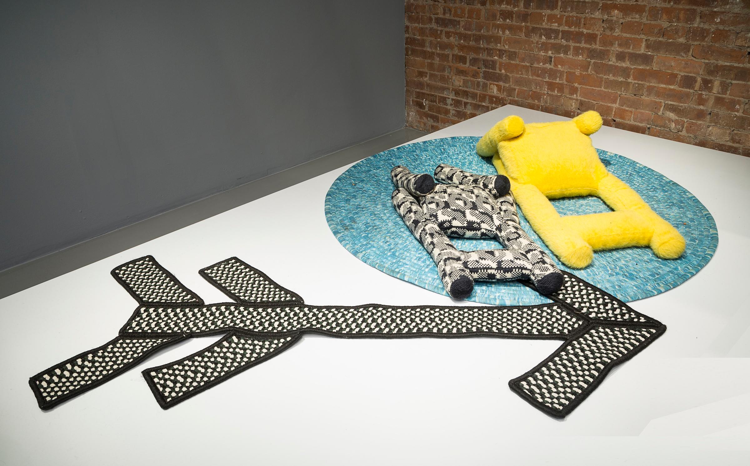 Arrow rug in black, white and dark green braided wool and polyfiber. Designed by Katie Stout, USA.
   