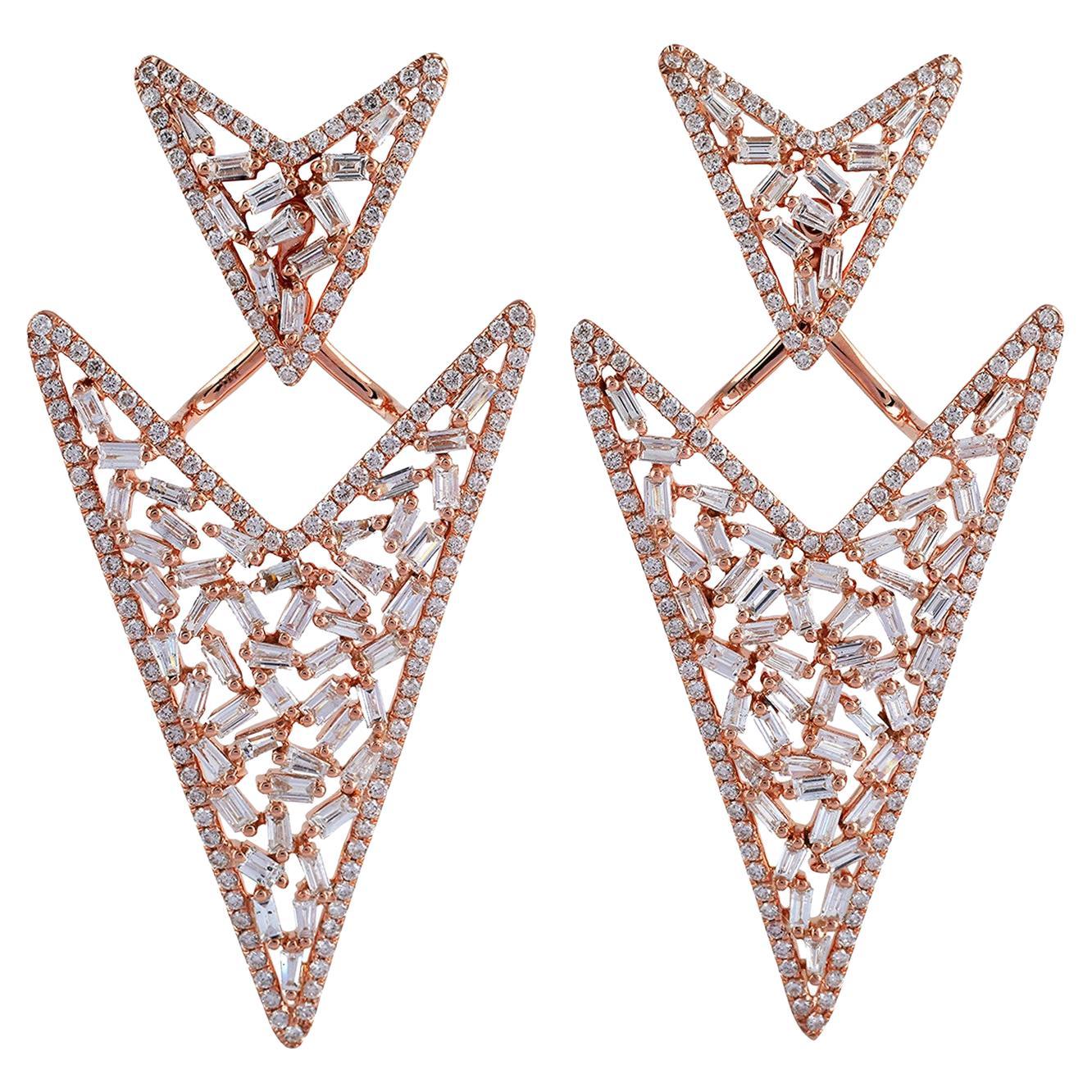 Arrow Shaped 18k Gold Dangle Earrings Set In Baguette Diamonds