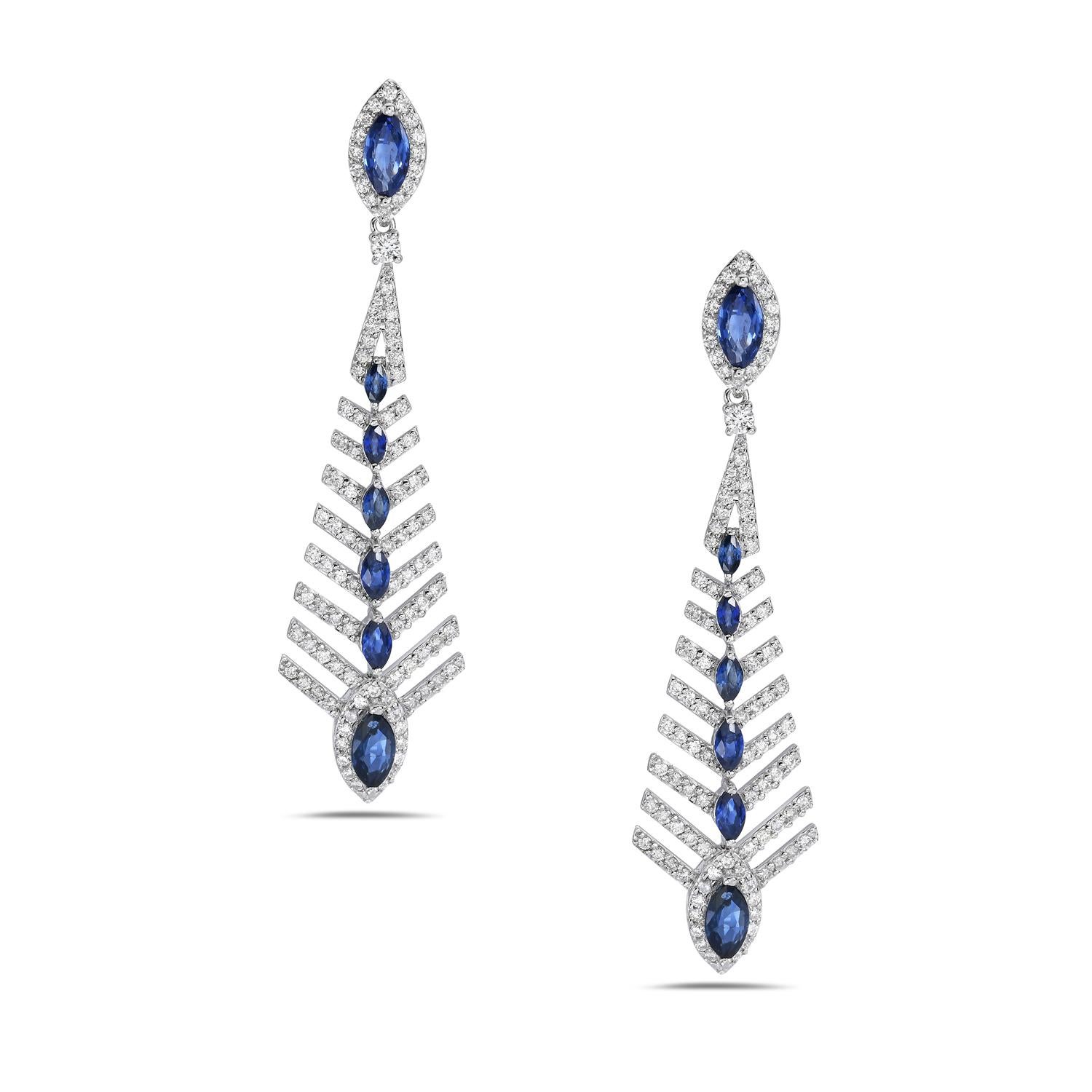Taglio misto Orecchini pendenti con zaffiro blu e diamanti a forma di freccia, realizzati in oro bianco 18 ct. in vendita