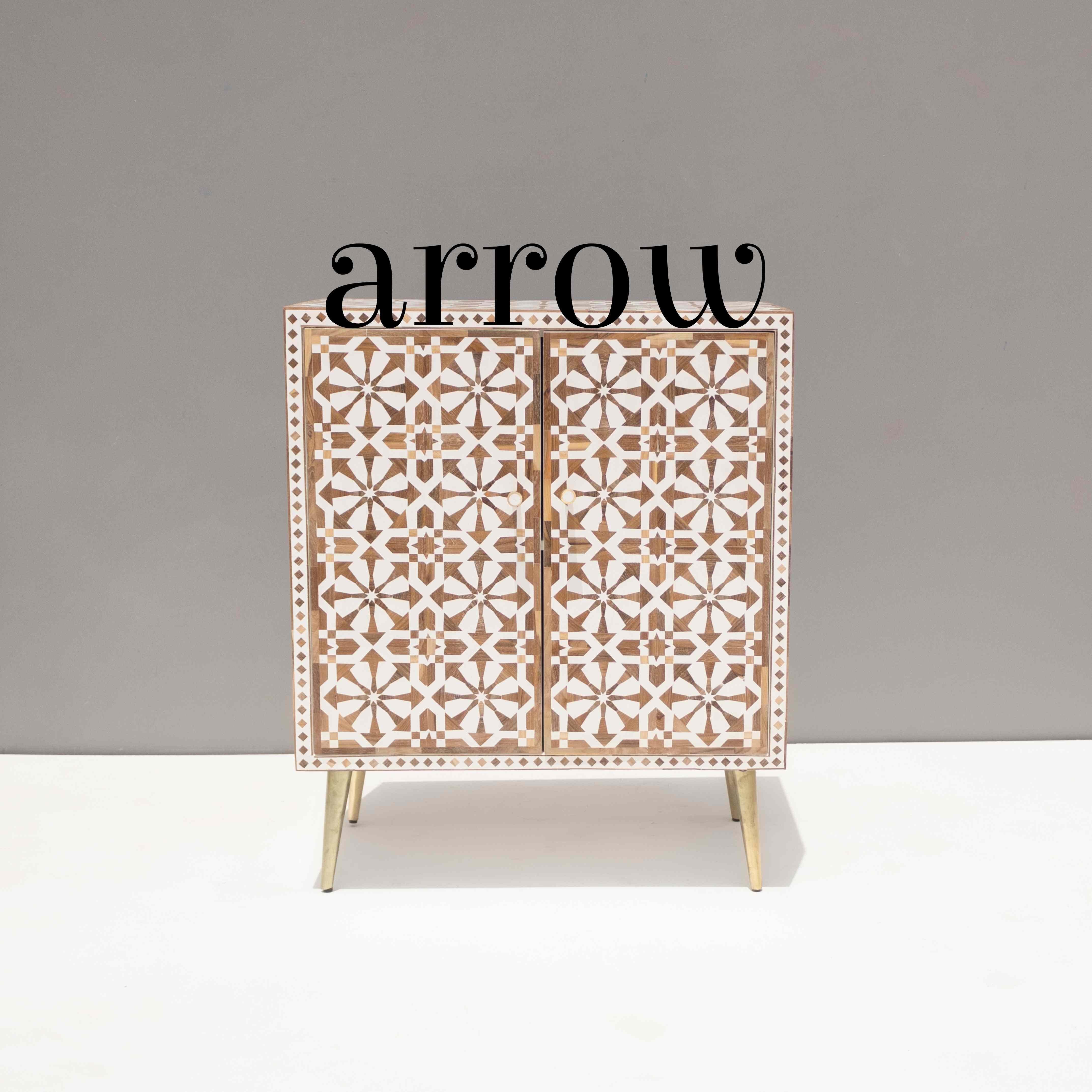 Indiano Armadietto con intarsi in Wood Arrow in vendita