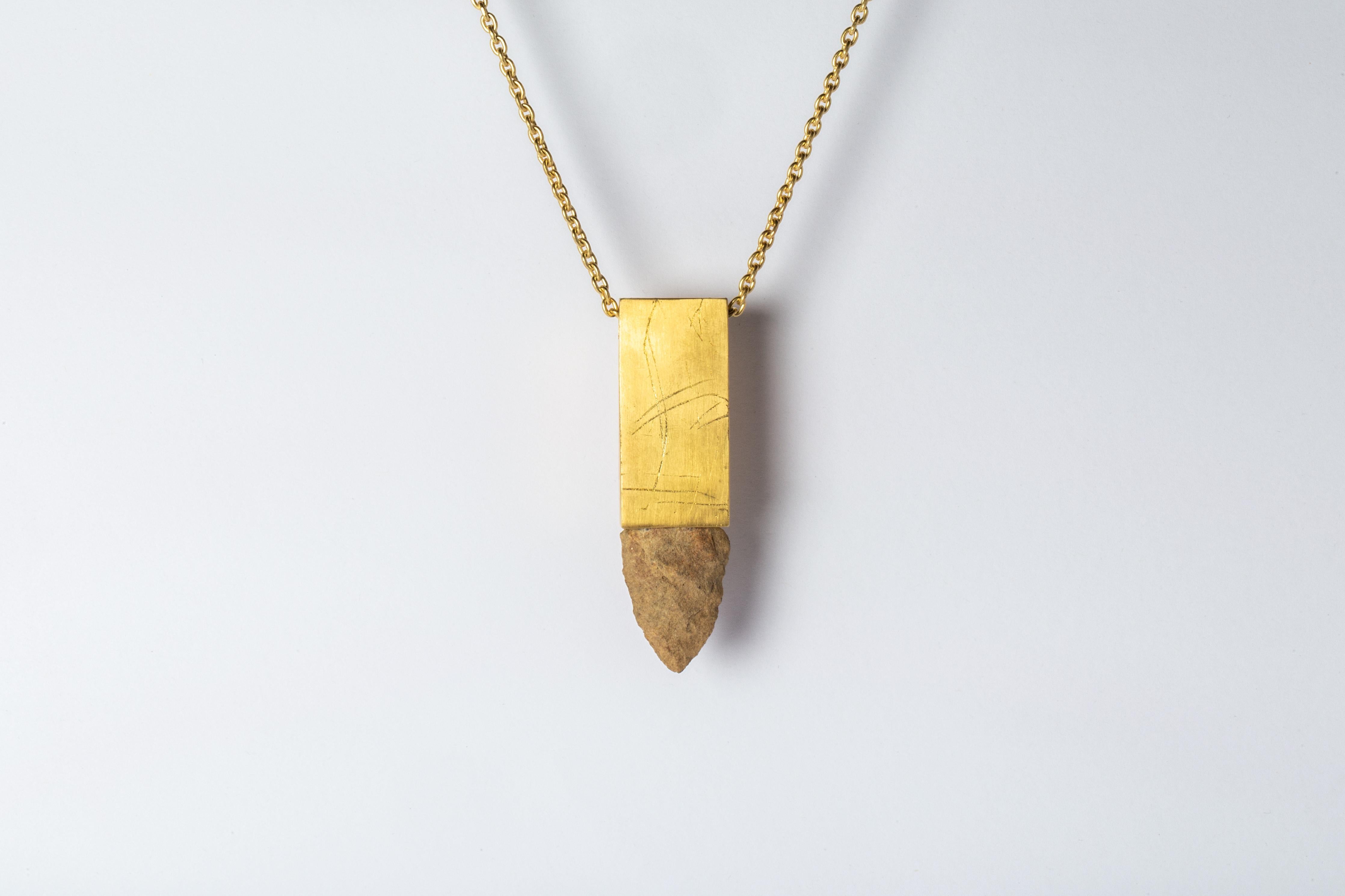 Pendant necklace in the shape of cuboid made in brass, sterling silver and an arrowhead relic. Brass and sterling silver are electroplated with 18k gold and then dipped into acid to create subtly destroyed surface.
There are currently two design