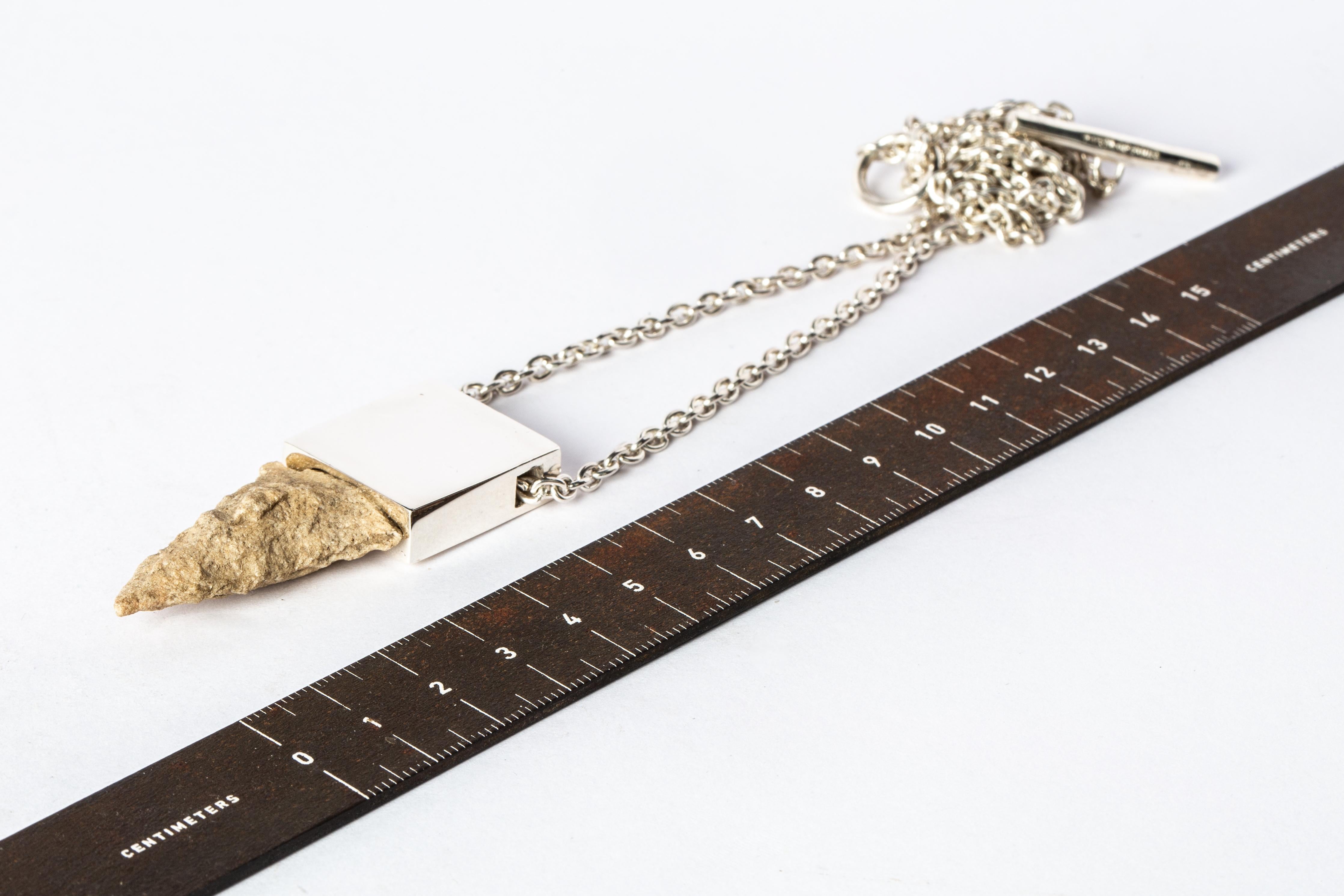 Arrowhead Amulet Cuboid Necklace (PA+ARW) For Sale 3