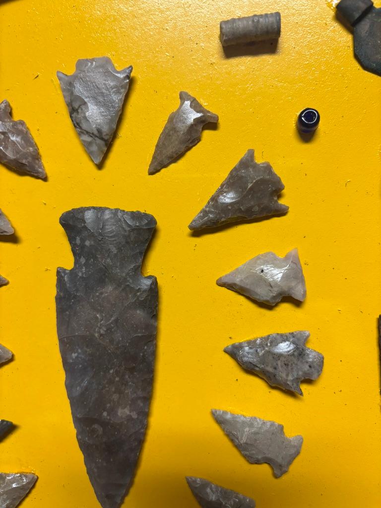 Arrowhead Collectional, Eastern Woodlands Indians Artifacts, Stone, Copper, Bone Bon état - En vente à Stamford, CT