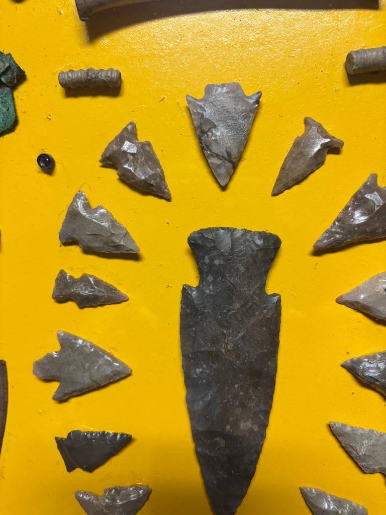 XVIIIe siècle et antérieur Arrowhead Collectional, Eastern Woodlands Indians Artifacts, Stone, Copper, Bone en vente