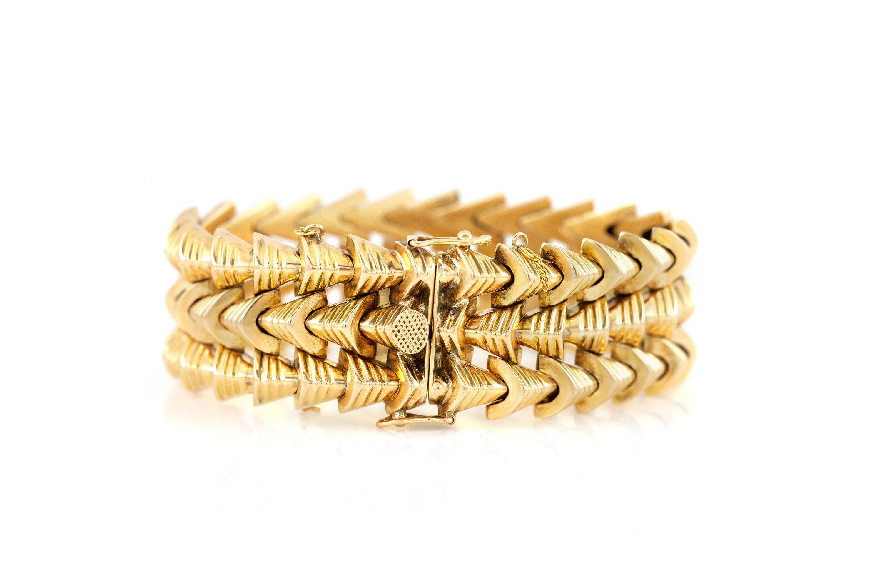 The bracelet is finely crafted in 18k yellow gold, weighing 44.7 dwt, 8 inches long. Circa 1980.