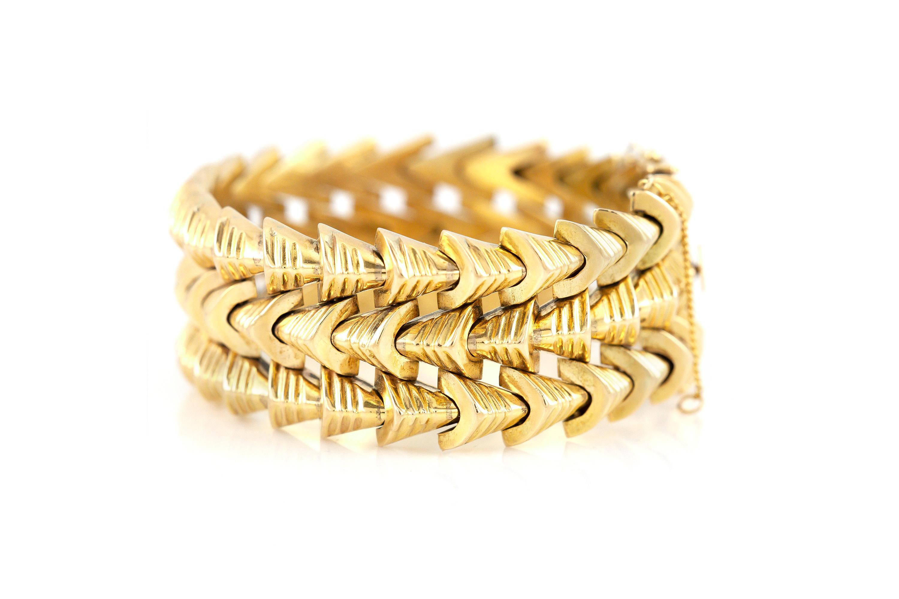 Arrows Gold Bracelet In Excellent Condition For Sale In New York, NY