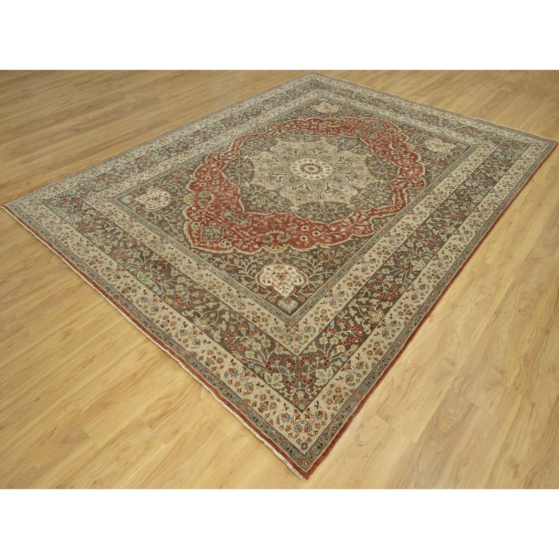 Noué à la main Tapis rouge Arroyo Tabriz Haji Jalili Design en laine douce nouée à la main 9'2