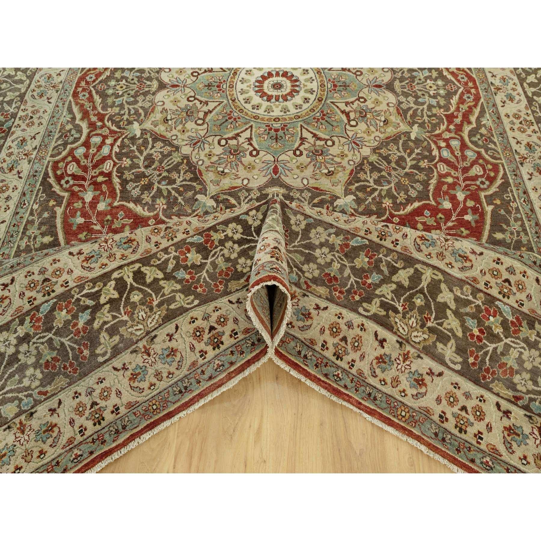 XXIe siècle et contemporain Tapis rouge Arroyo Tabriz Haji Jalili Design en laine douce nouée à la main 9'2