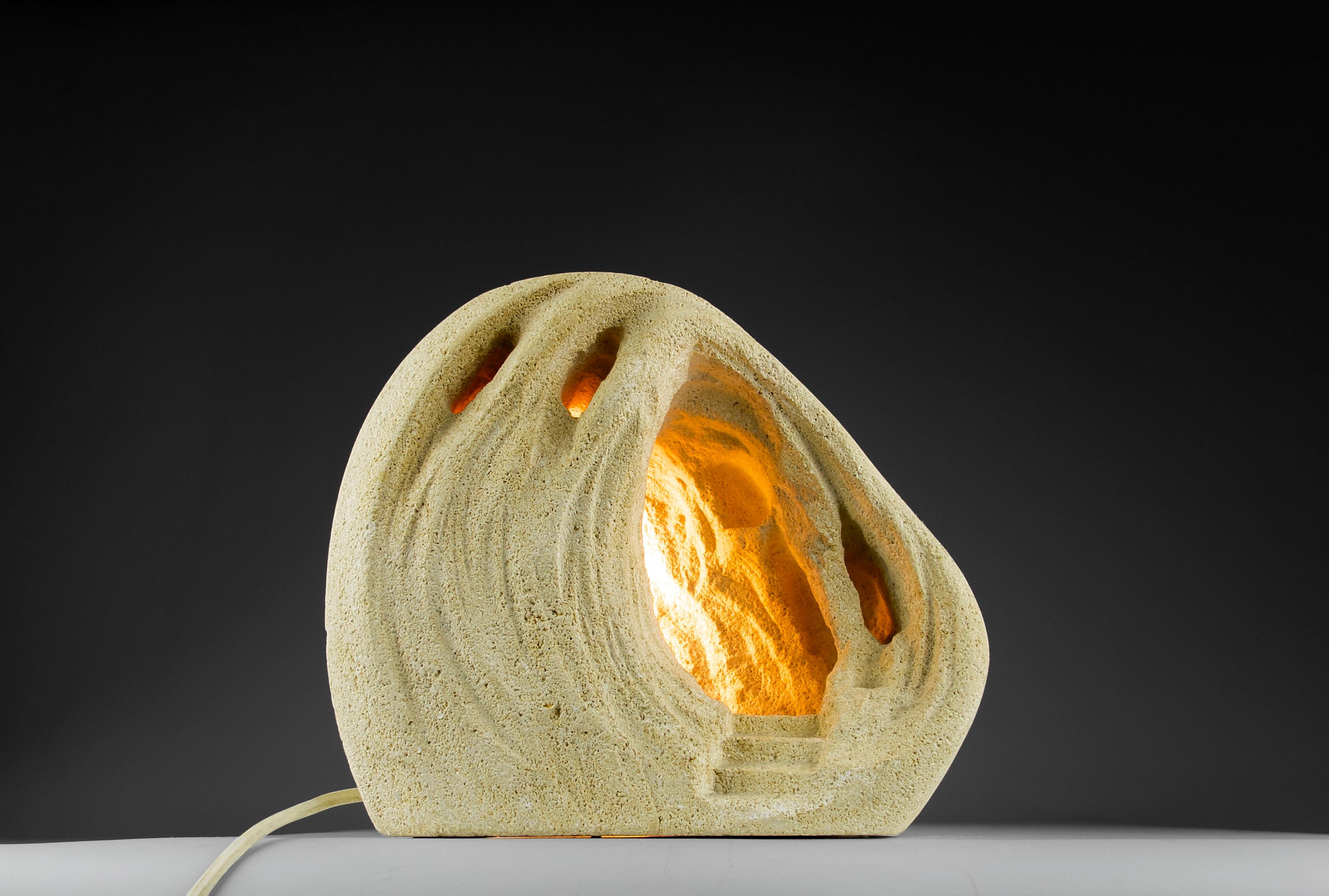 Beautiful Arsène Galisson lamp in the shape of a cave made in the 1970s, France. Inside hollowed out to let space for a lightbulb. Signed.

Dimensions in cm ( H x L x l ) : 24 x 20 x 11

Secure shipping.