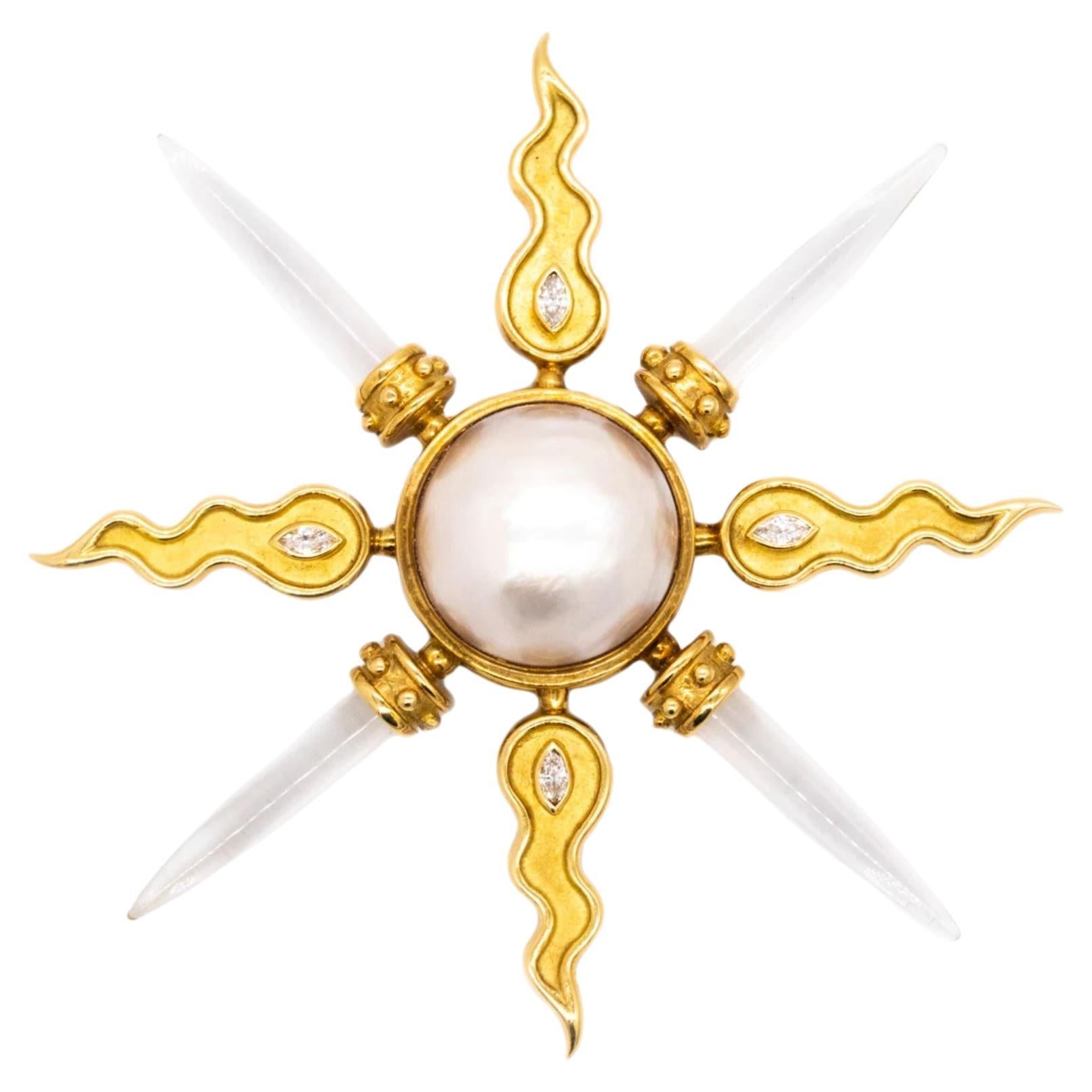 Arsham Modernistische Malteser-Anhänger-Brosche aus 18 Karat Gold mit Diamanten, Bergquarz und Perle