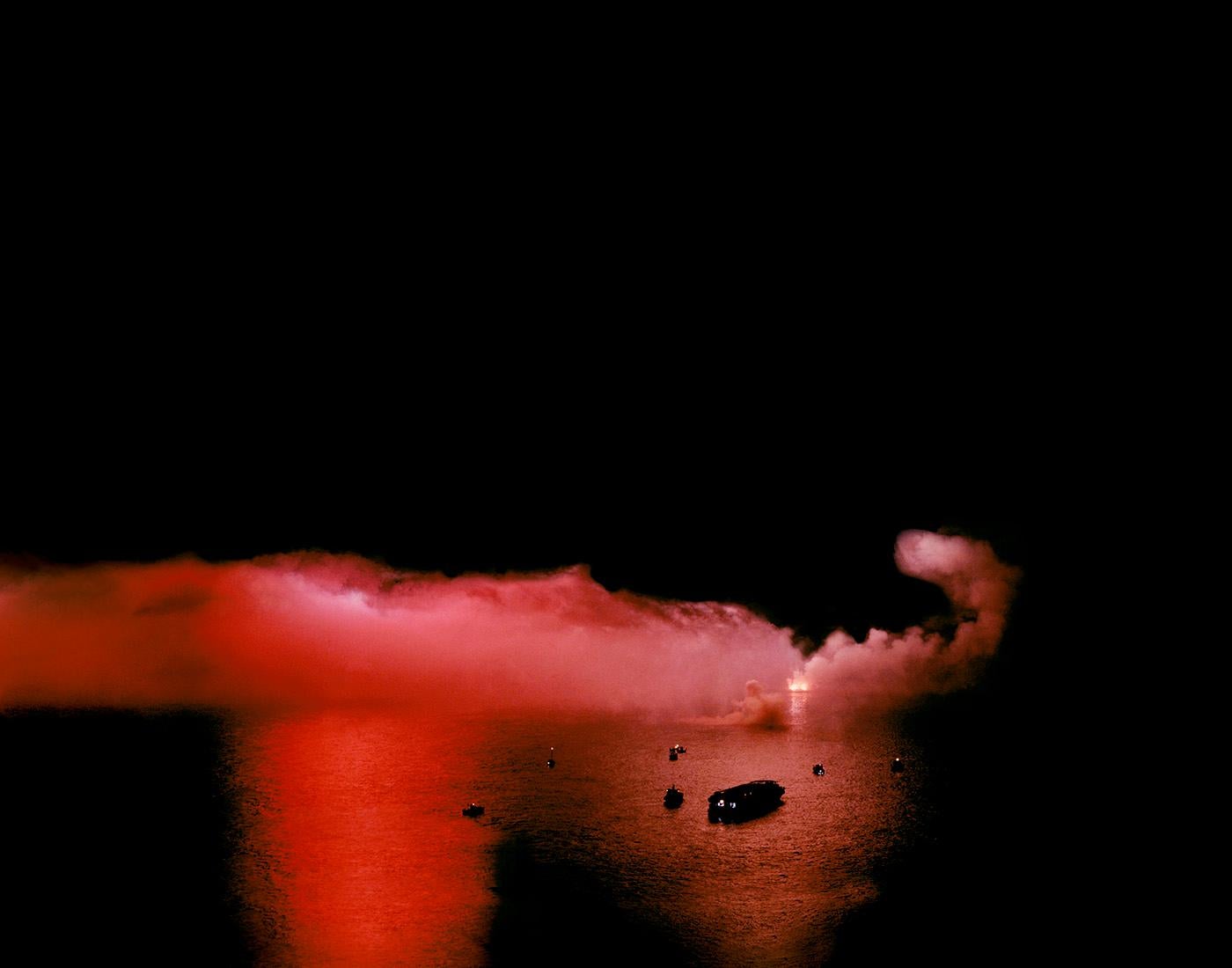 Arslan Sükan Color Photograph – Artificial Blast, 2009, aus der Serie While You Are Sleeping