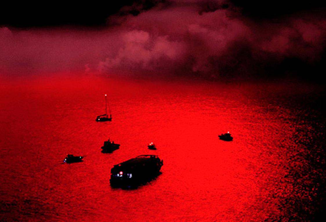 Out of the Red, 2009, aus der Serie Of While You Are Sleeping – Photograph von Arslan Sükan