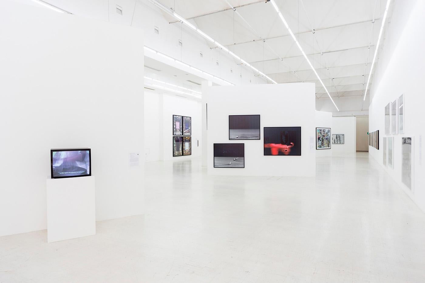 Red Pause, 2009, aus der Serie „The Series Of While You Are Sleeping“ im Angebot 1