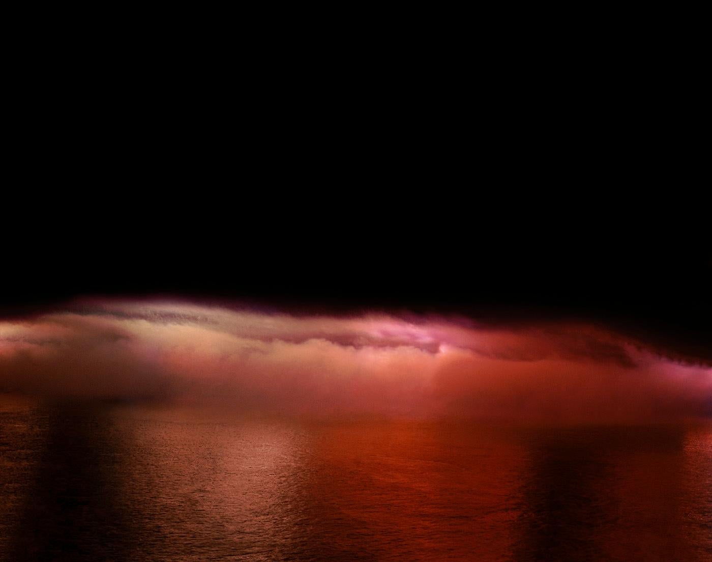 Pause rouge et explosion artificielle, diptyque. De la série While You Are Sleeping - Photograph de Arslan Sükan