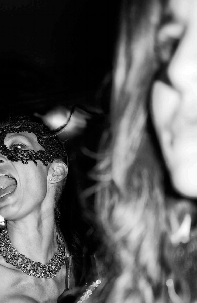 Sans titre 14 (Paris), de la série  La Notte, moyen - Contemporain Photograph par Arslan Sükan