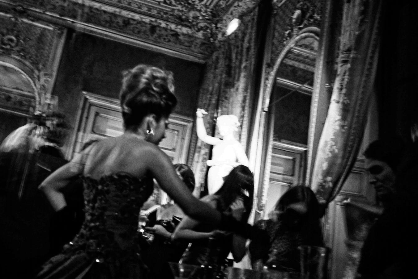 Untitled 19 Paris, aus der Serie La Notte, Schwarz-Weiß-Fotografie