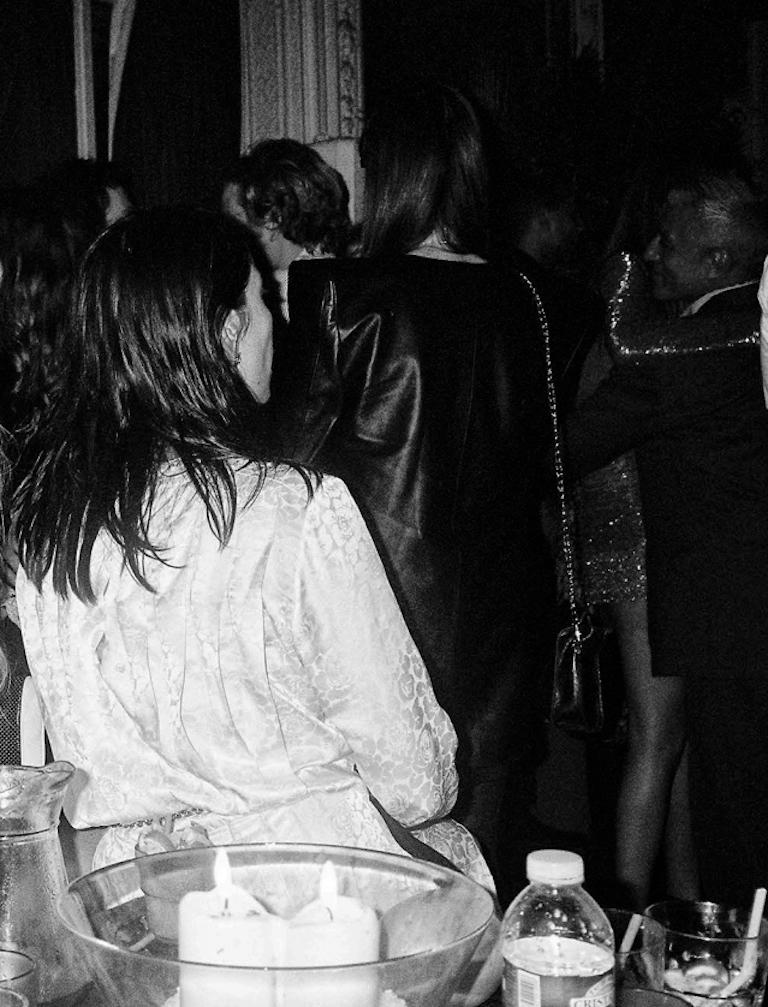 Untitled 24 Paris, aus der Serie La Notte, Schwarz-Weiß-Fotografie – Photograph von Arslan Sükan