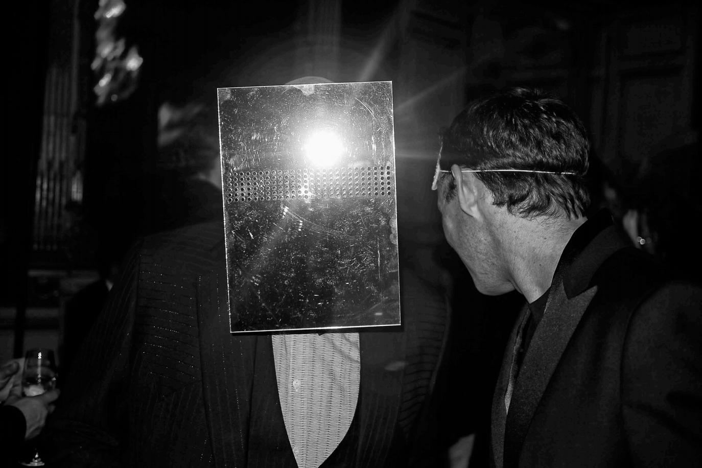 Arslan Sükan Figurative Photograph – Ohne Titel 31 Paris, aus der Serie La Notte, Schwarz-Weiß-Fotografie