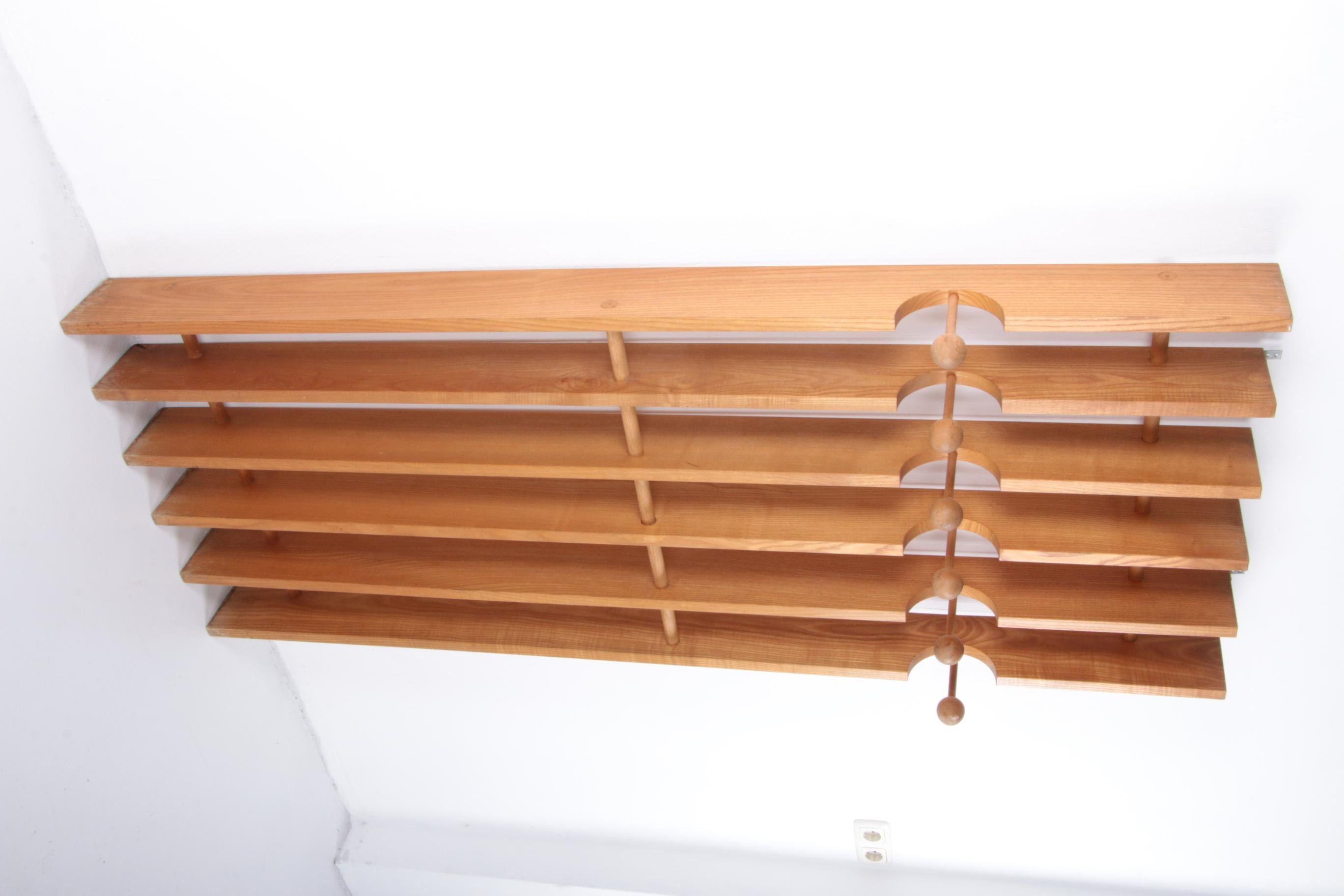 Arspect-Spectrum Coat Rack Rare Edition 1974, Esh Wood Netherlands In Good Condition For Sale In Oostrum-Venray, NL