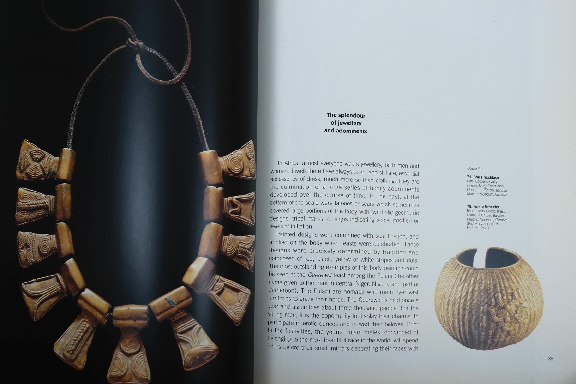 Papier Art and Craft in Africa par Laure Meyer en vente