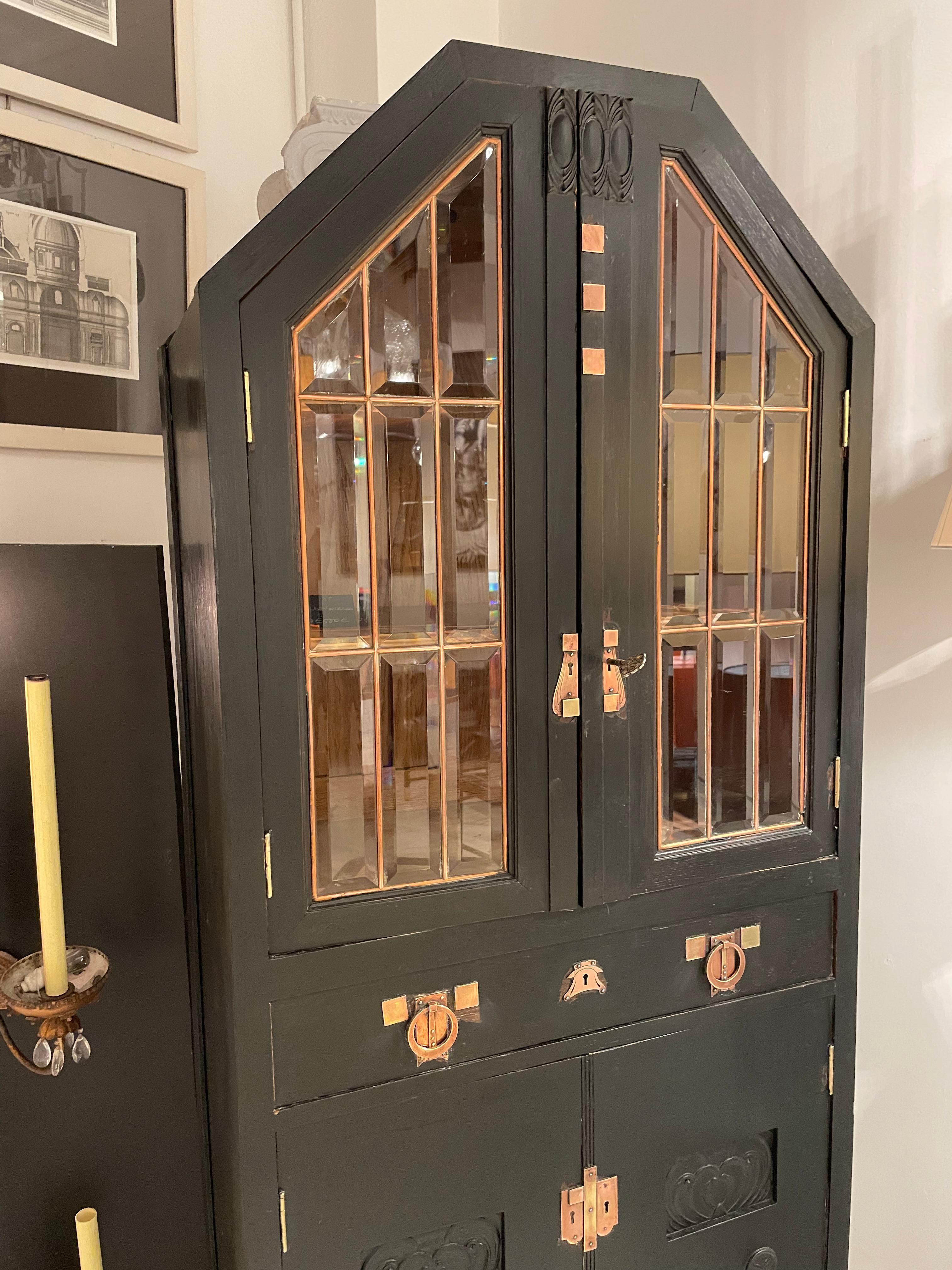 Armadietto in Oak con dettagli in ottone In condizioni buone in vendita a Brussels, BE