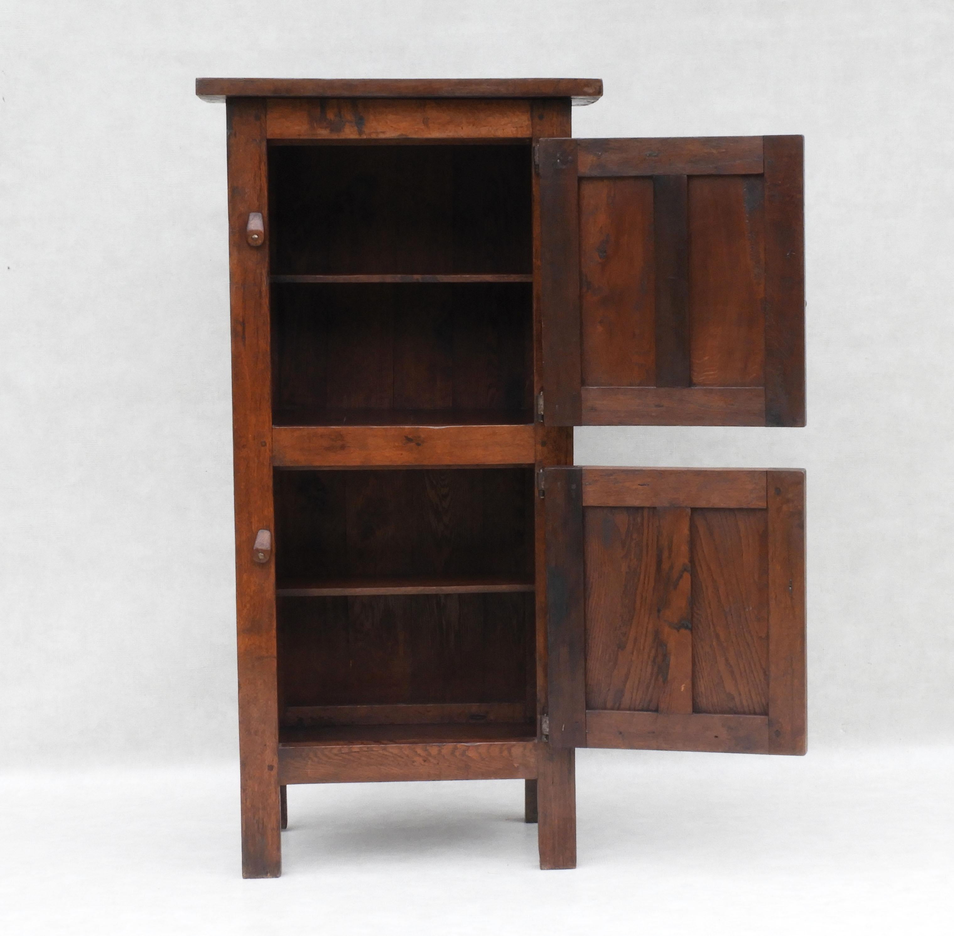 Early 20th Century Art and Crafts Oak Cabinet c1900