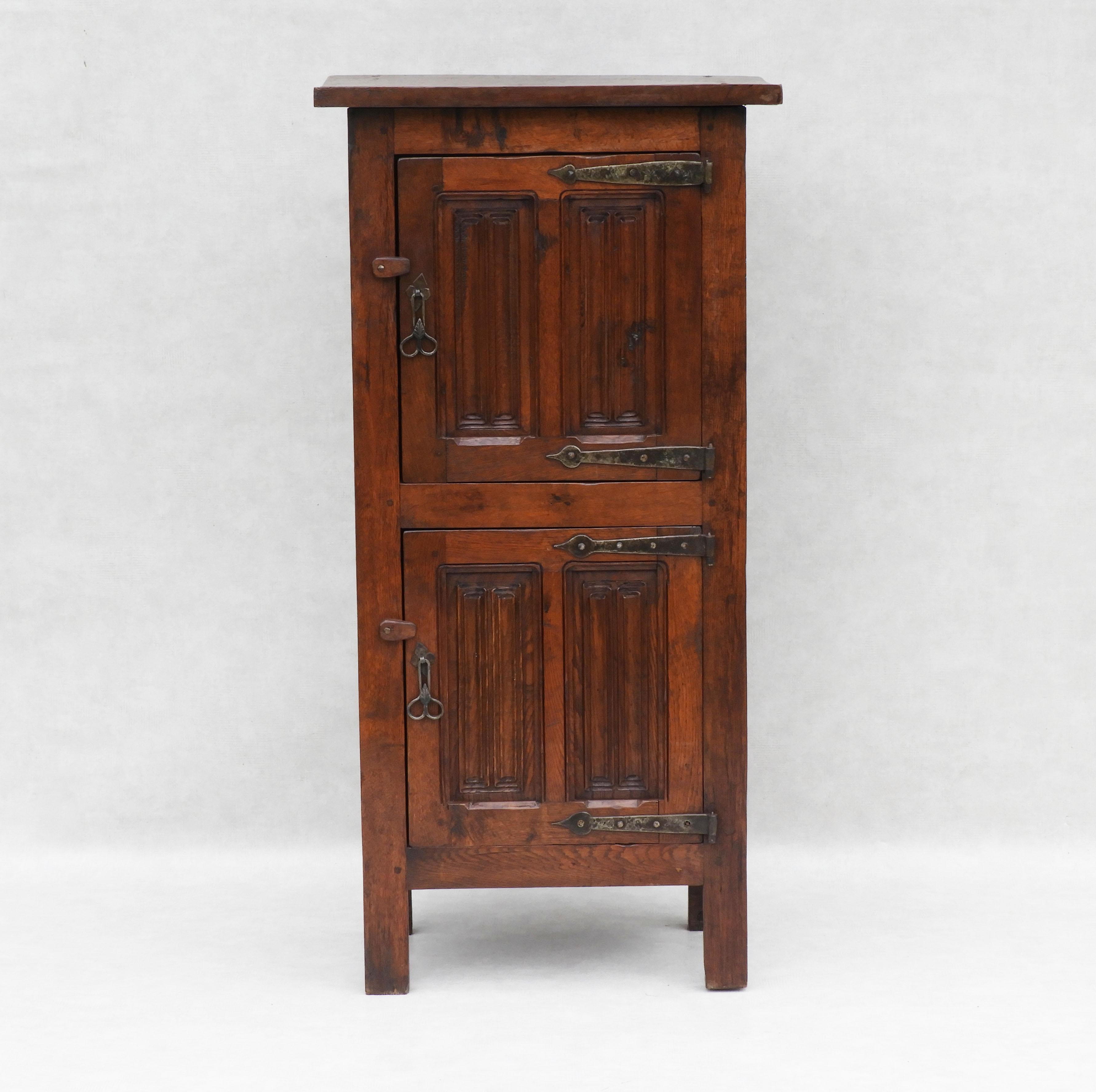 arts and craft cabinet
