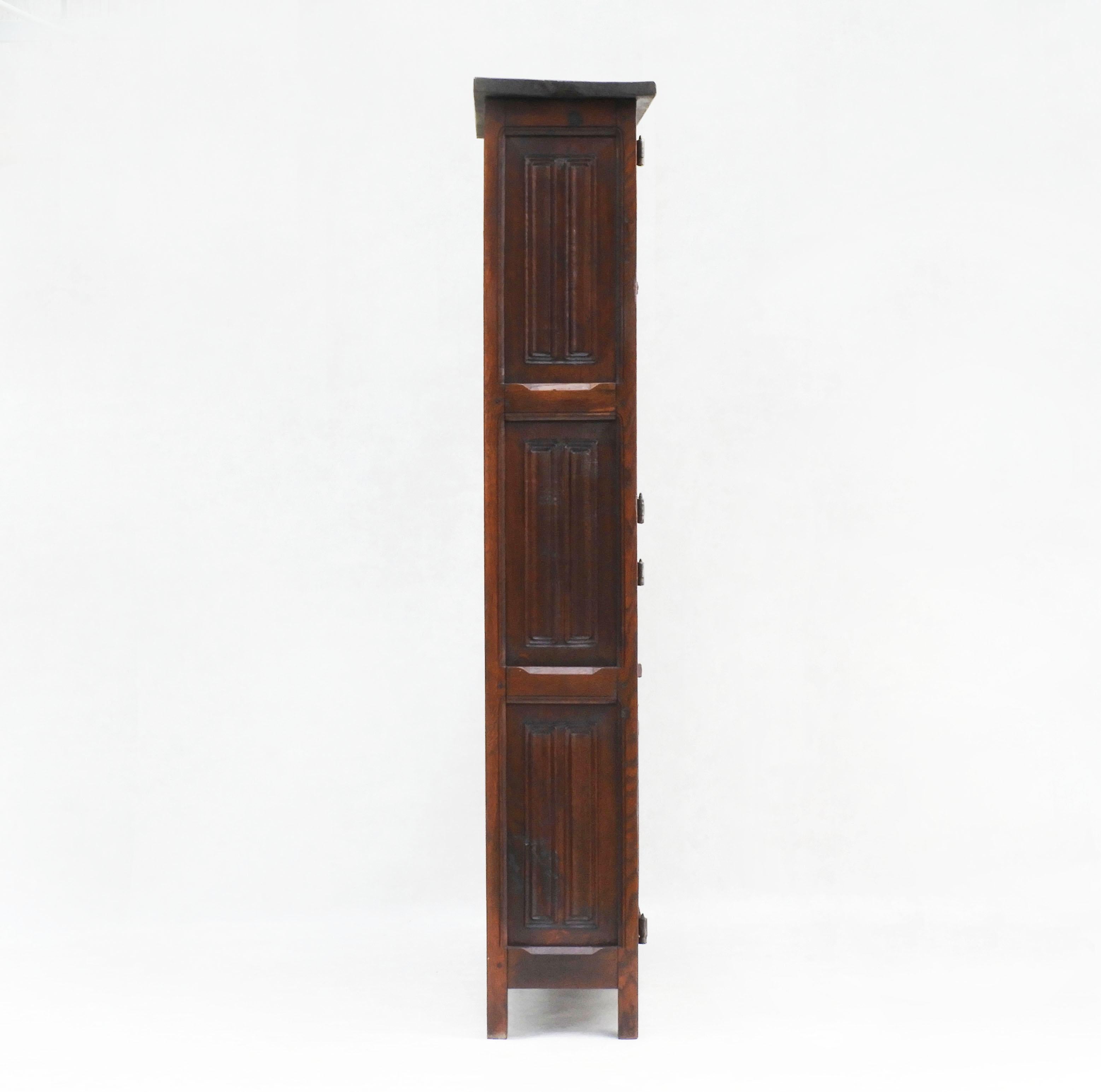 Art & Crafts Oak Cupboard, c1900 In Fair Condition In Trensacq, FR