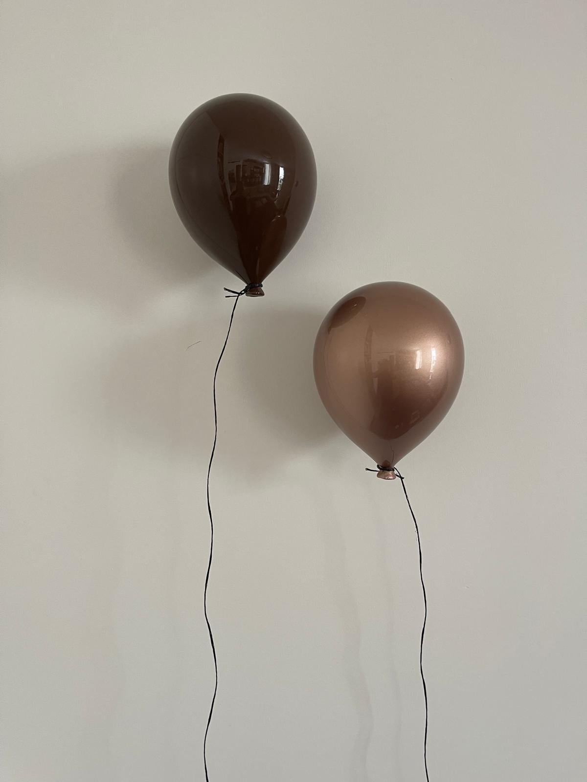Escultura globo de arcilla marrón chocolate hecha a mano para pared, techo, Mediana - Sculpture de Art Arsouf