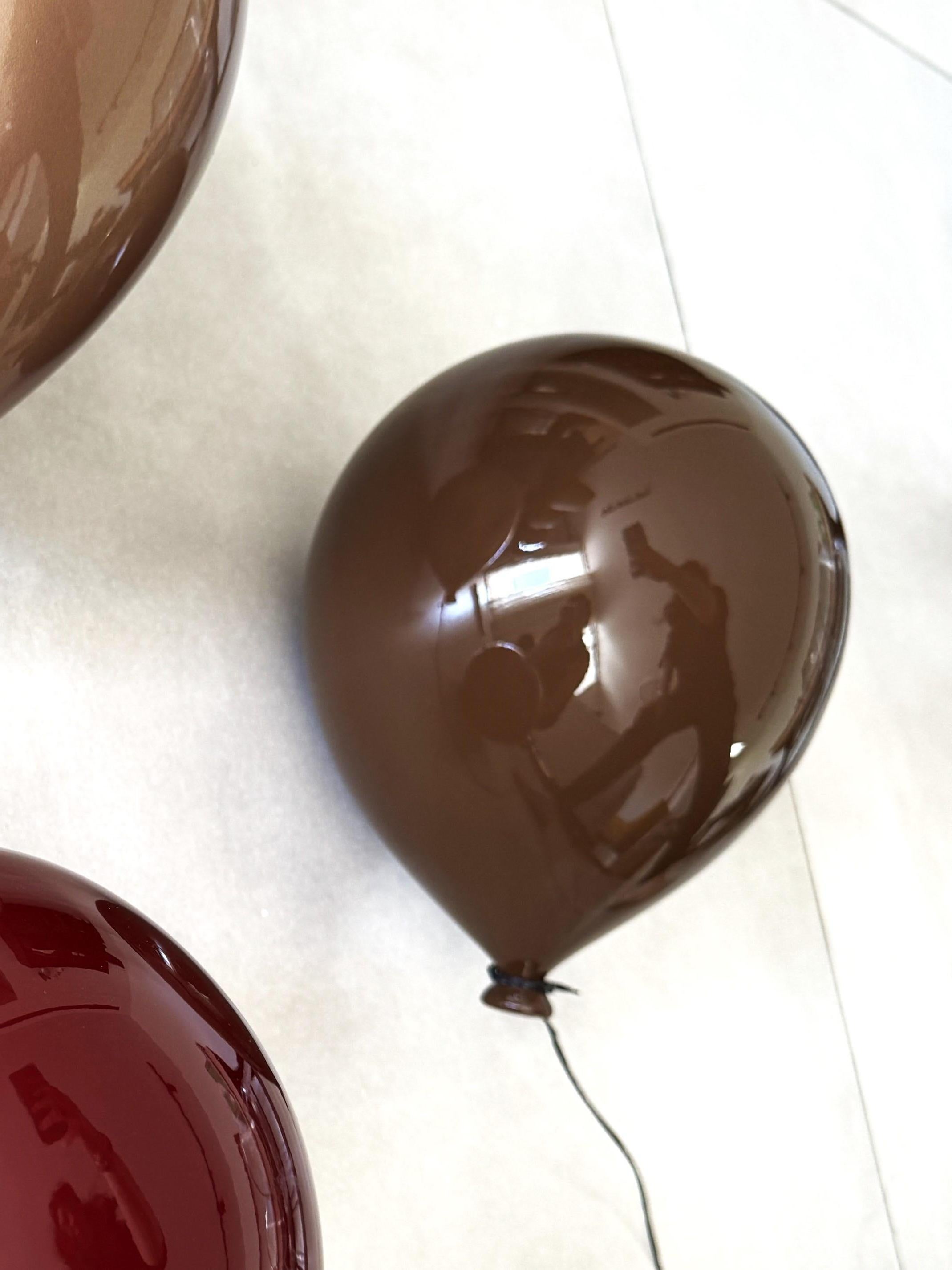 Escultura globo de arcilla marrón chocolate hecha a mano para pared, techo, Mediana - Sculpture Contemporáneo de Art Arsouf