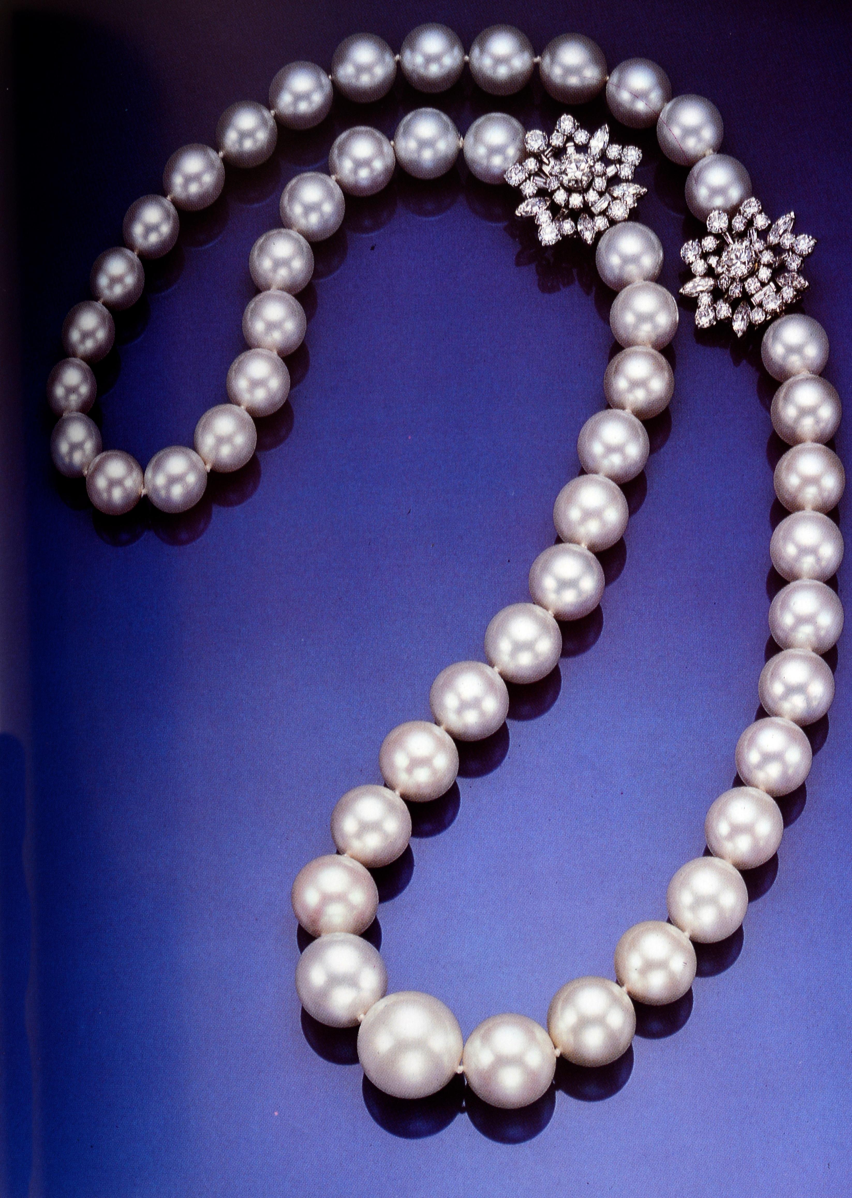 Kunst bei Auktionen: das Jahr bei Sotheby's, 1985-1986, 1. Auflage im Zustand „Gut“ im Angebot in valatie, NY