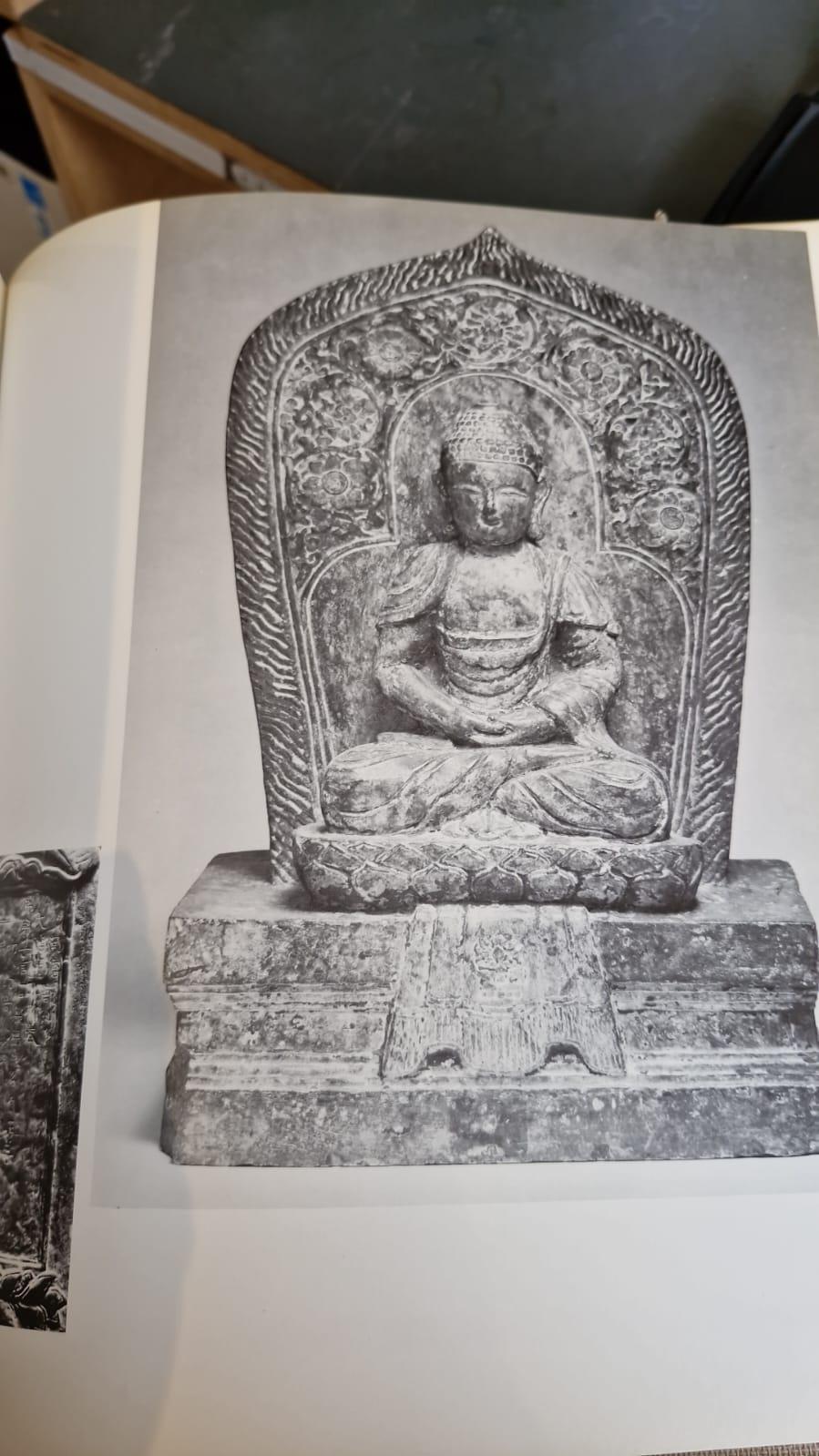20th Century Art Book–Chinese, Korean and Japanese Sculpture in the Avery Brundage Collection For Sale