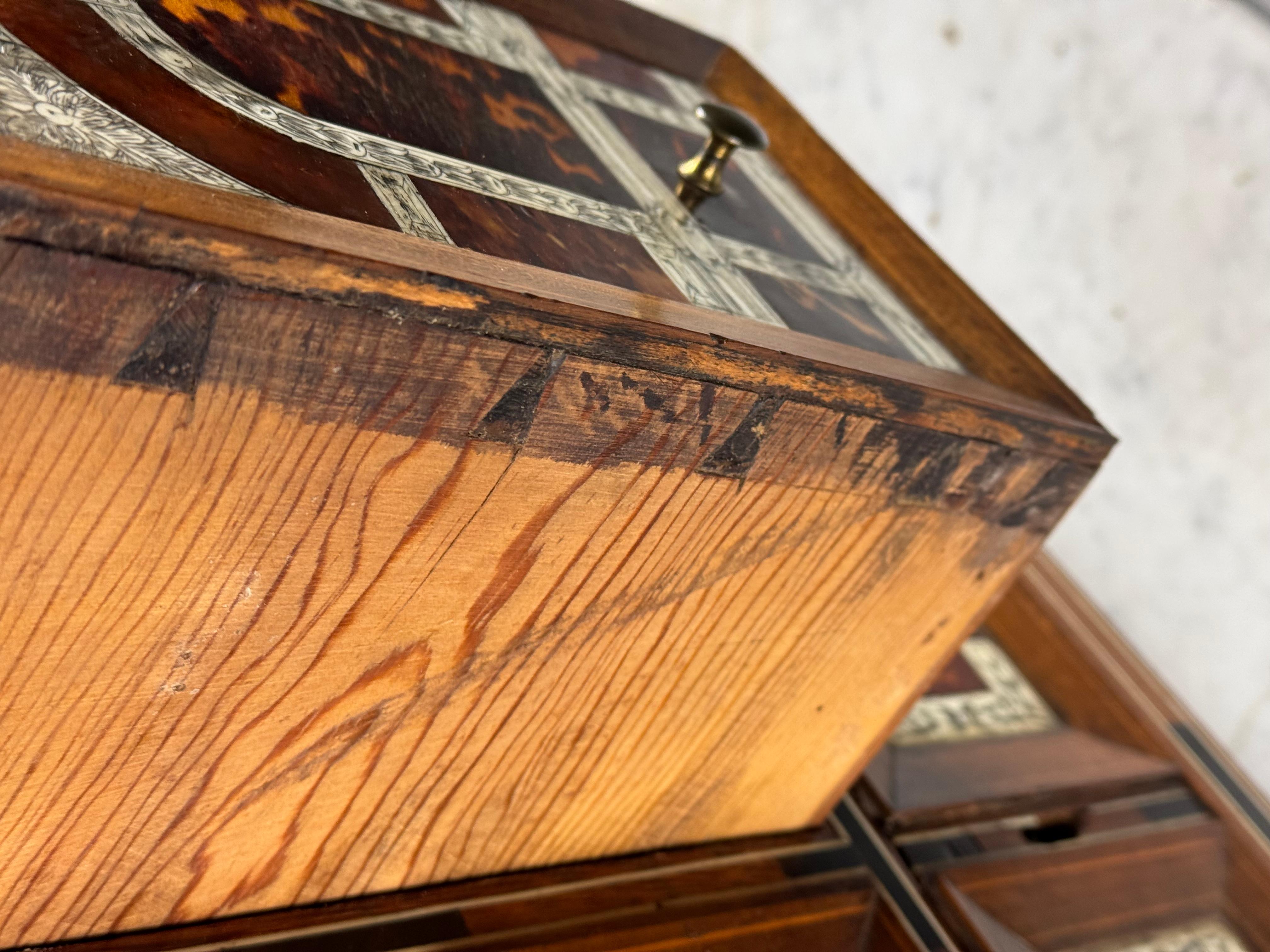 Mobile d'arte del XIX secolo intarsiato in ebano, tartaruga, osso e legno in vendita 6
