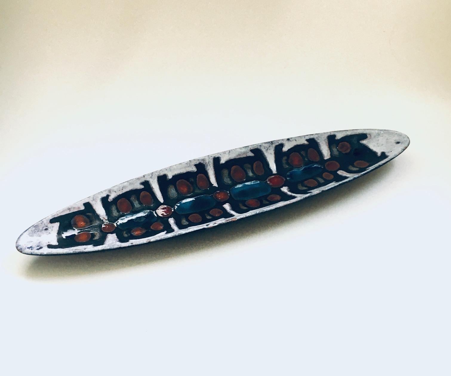 Vintage Midcentury Art Ceramic Surfboard model bowl / dish by Rogier Vandeweghe for Perignem / Amphora Studio. Made in Belgium, 1960's. Rare dish with surfboard shape. Marked on the bottom: Perignem. Abstract, figurative illustrated bowl with white,