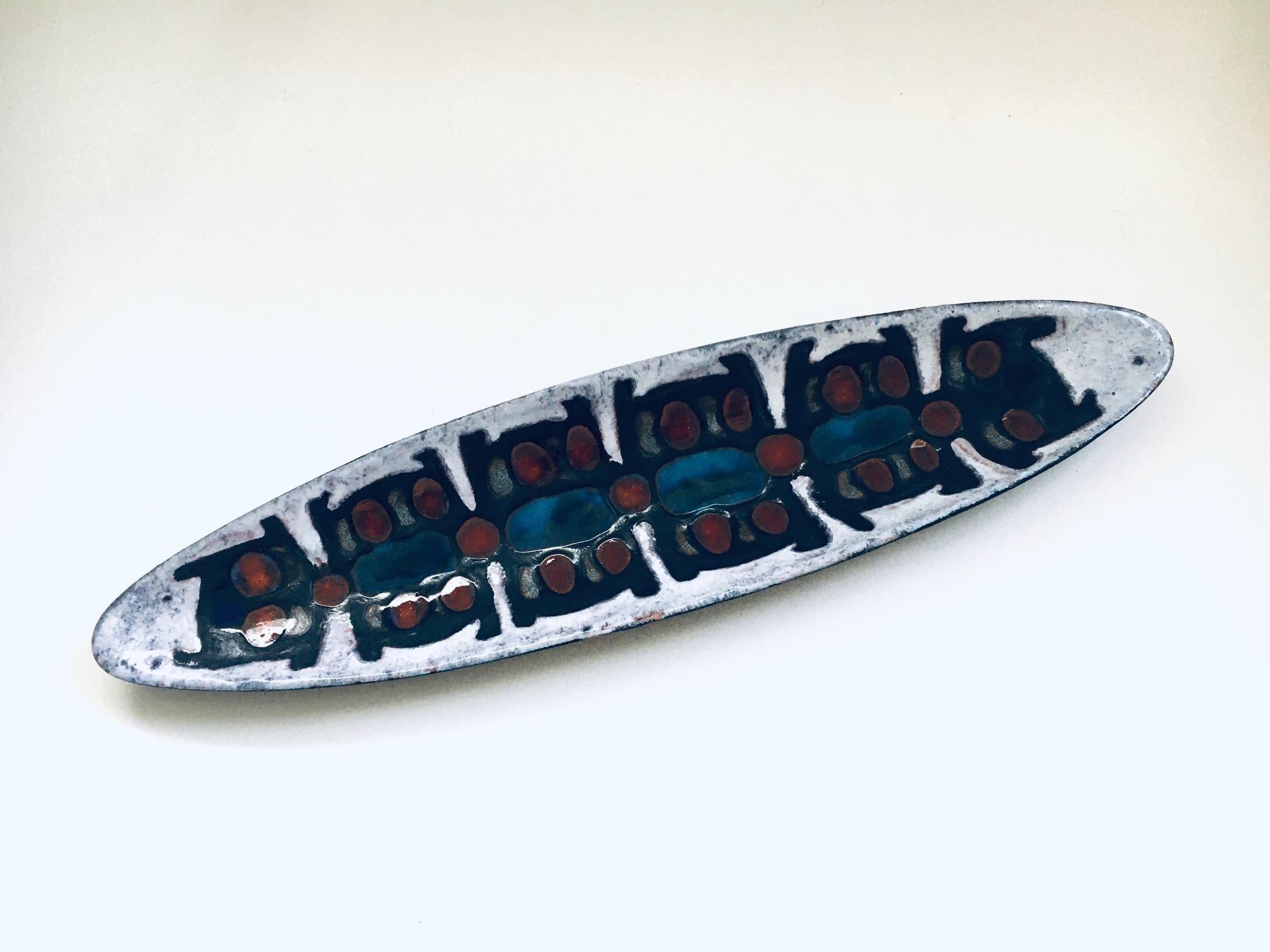 Schale mit Surfboard-Schale aus Keramik von Rogier Vandeweghe für Perignem Studio im Zustand „Gut“ im Angebot in Oud-Turnhout, VAN