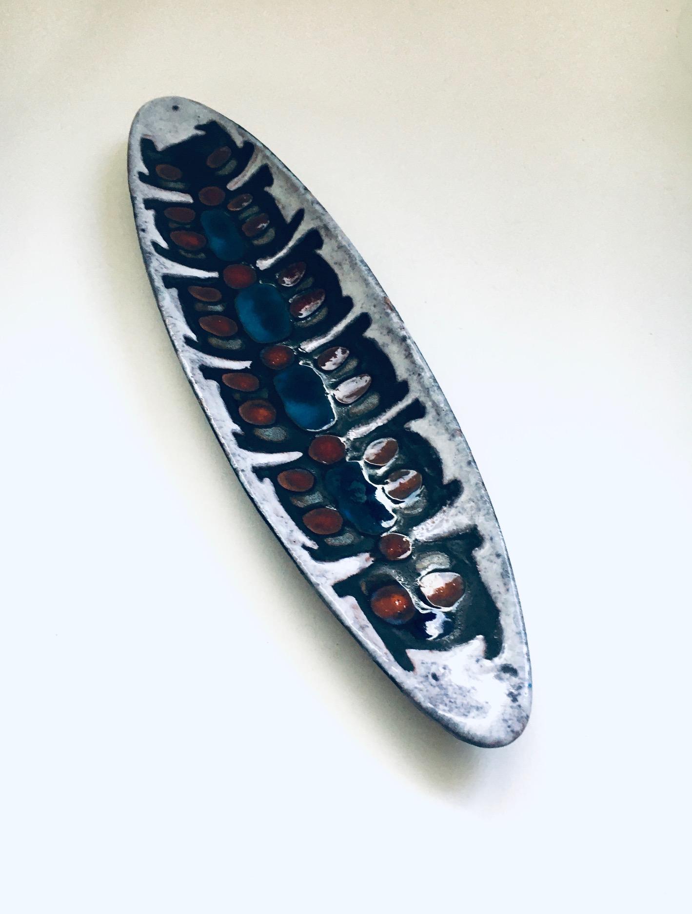 Schale mit Surfboard-Schale aus Keramik von Rogier Vandeweghe für Perignem Studio (Mitte des 20. Jahrhunderts) im Angebot