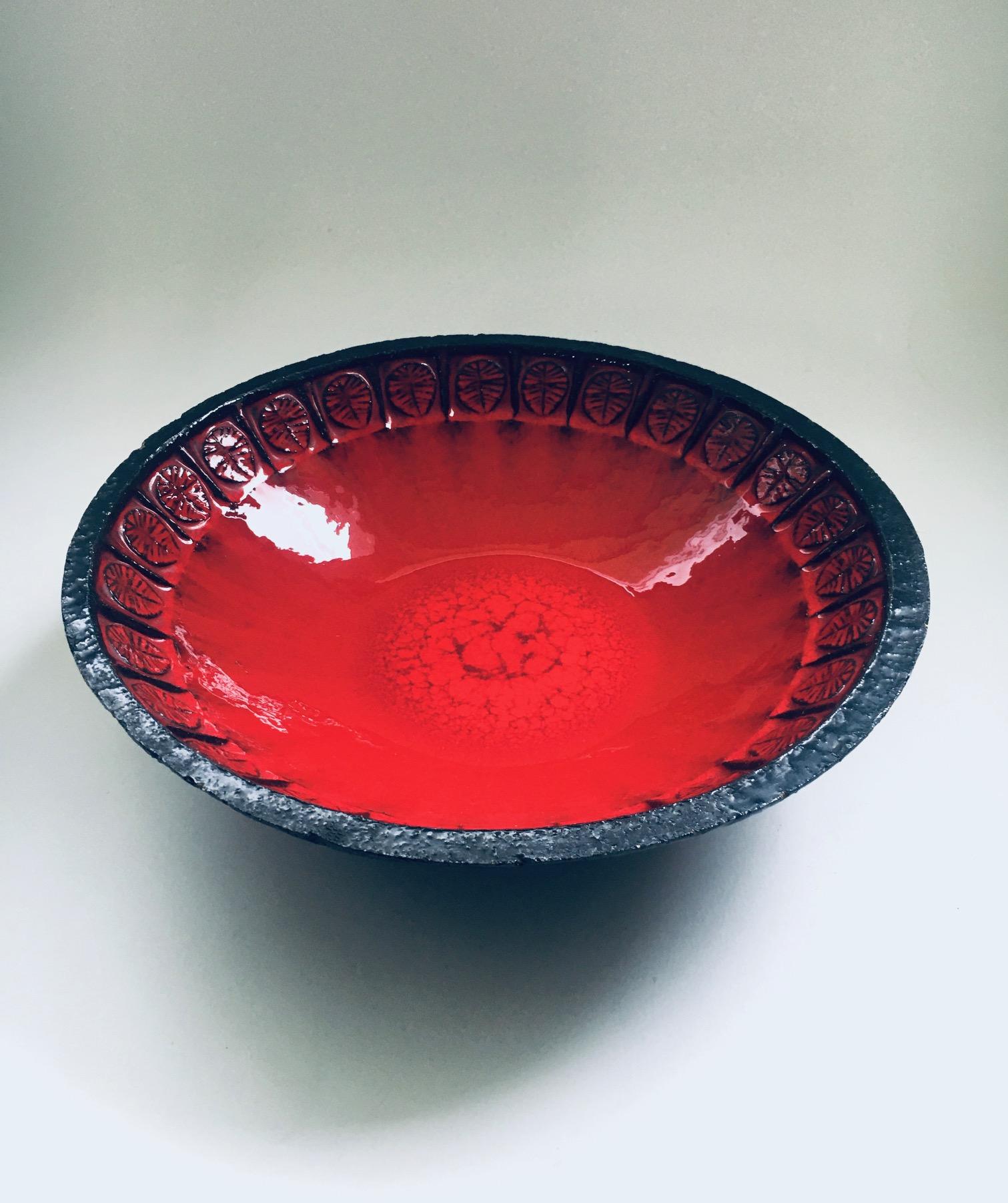 Vintage Midcentury Modern Brutalist in style Art Ceramics Studio Bowl by Jan Nolf for Perignem Studios. Made in Belgium, 1960's. Round selenium red and black glazed bowl with abstract leaf motif on the border. This comes in very good condition.