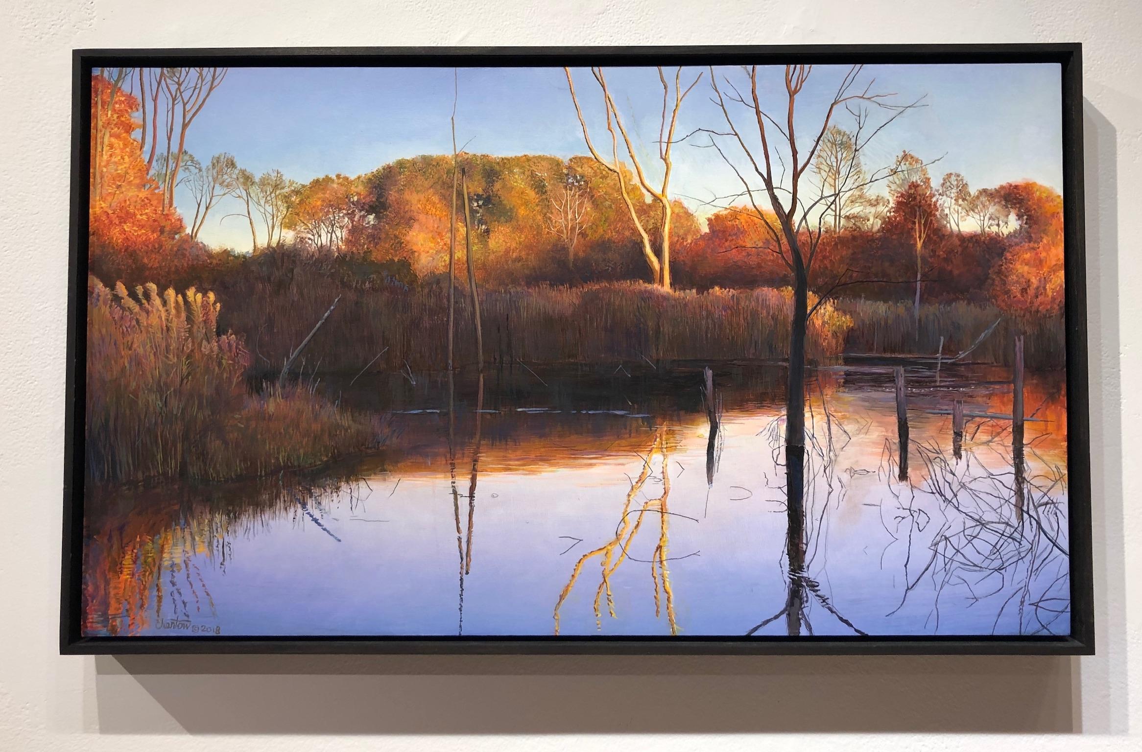 Day's End at Haggerty's Pond - Wald in Sonnenlicht reflektiert im Wasser  – Painting von Art Chartow