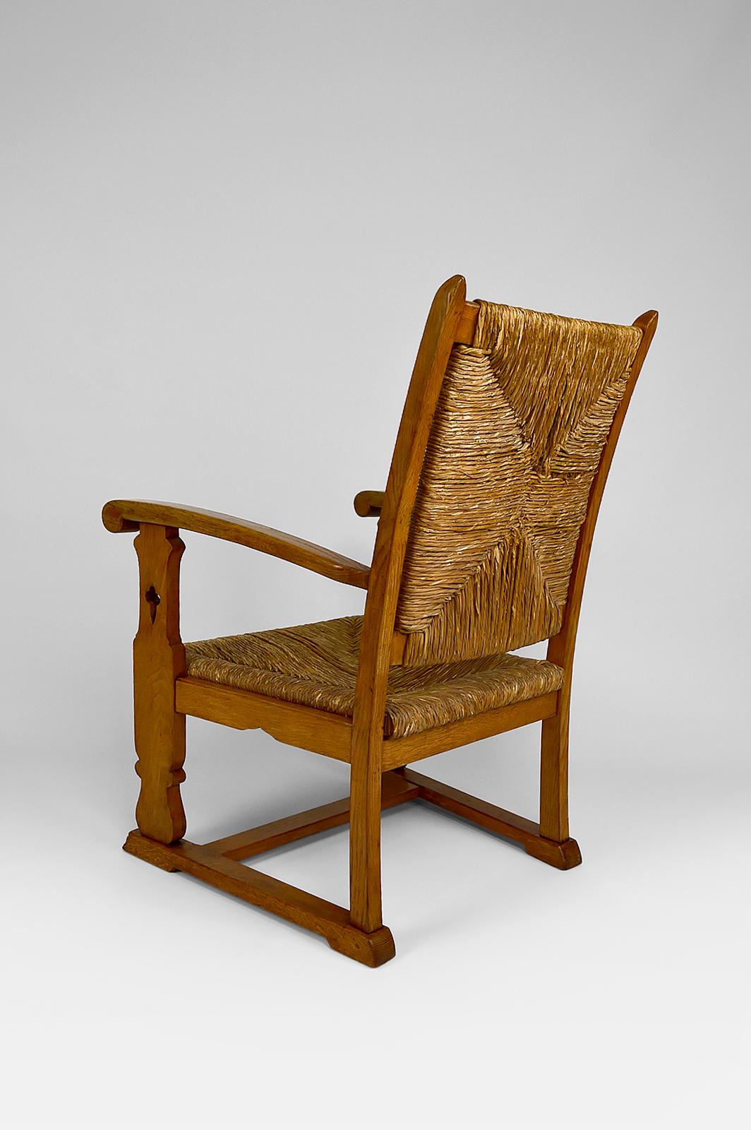 Art & Crafts / Gothic Revival Armchair in Oak and Straw, circa 1900 2