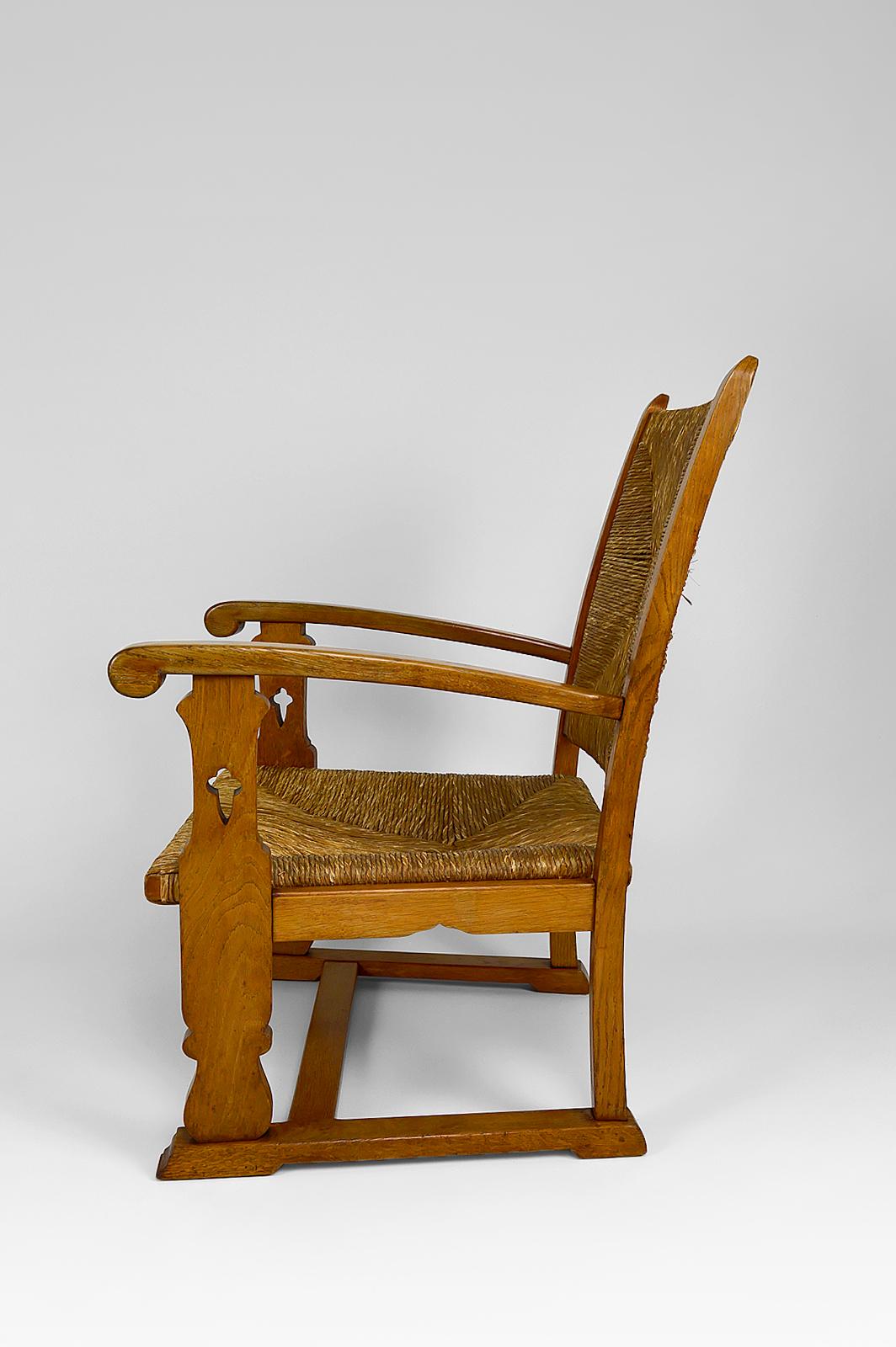 Art & Crafts / Gothic Revival Armchair in Oak and Straw, circa 1900 3