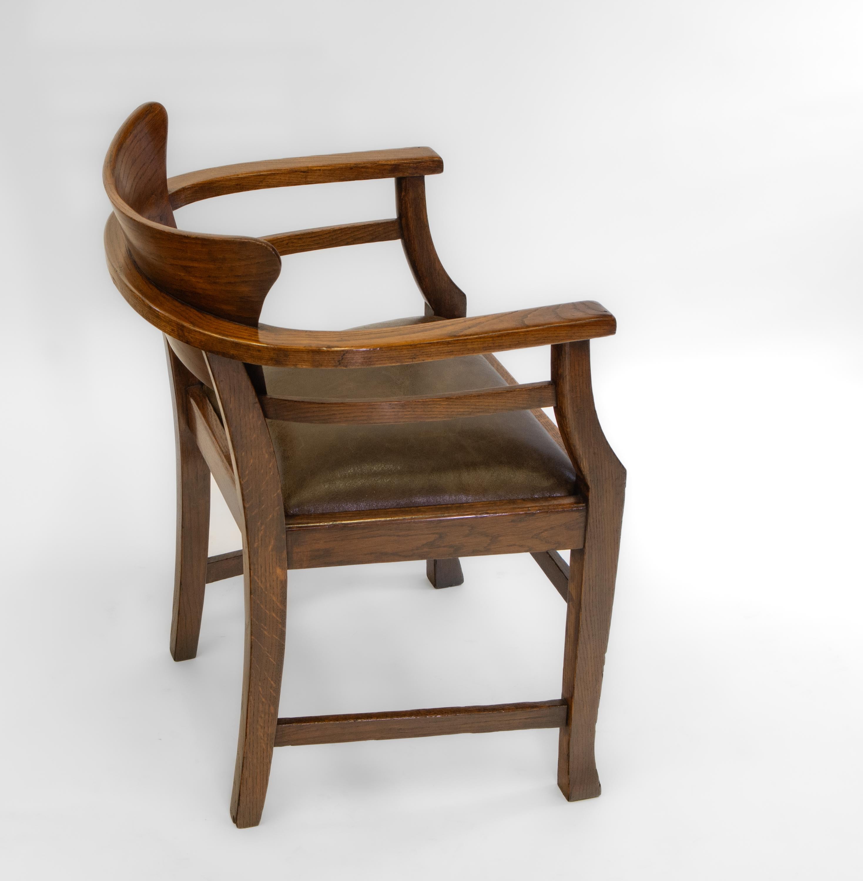 20ième siècle Chaise de bureau Art & Crafts en chêne et cuir dans le style de Richard Riemerschmid 2 en vente
