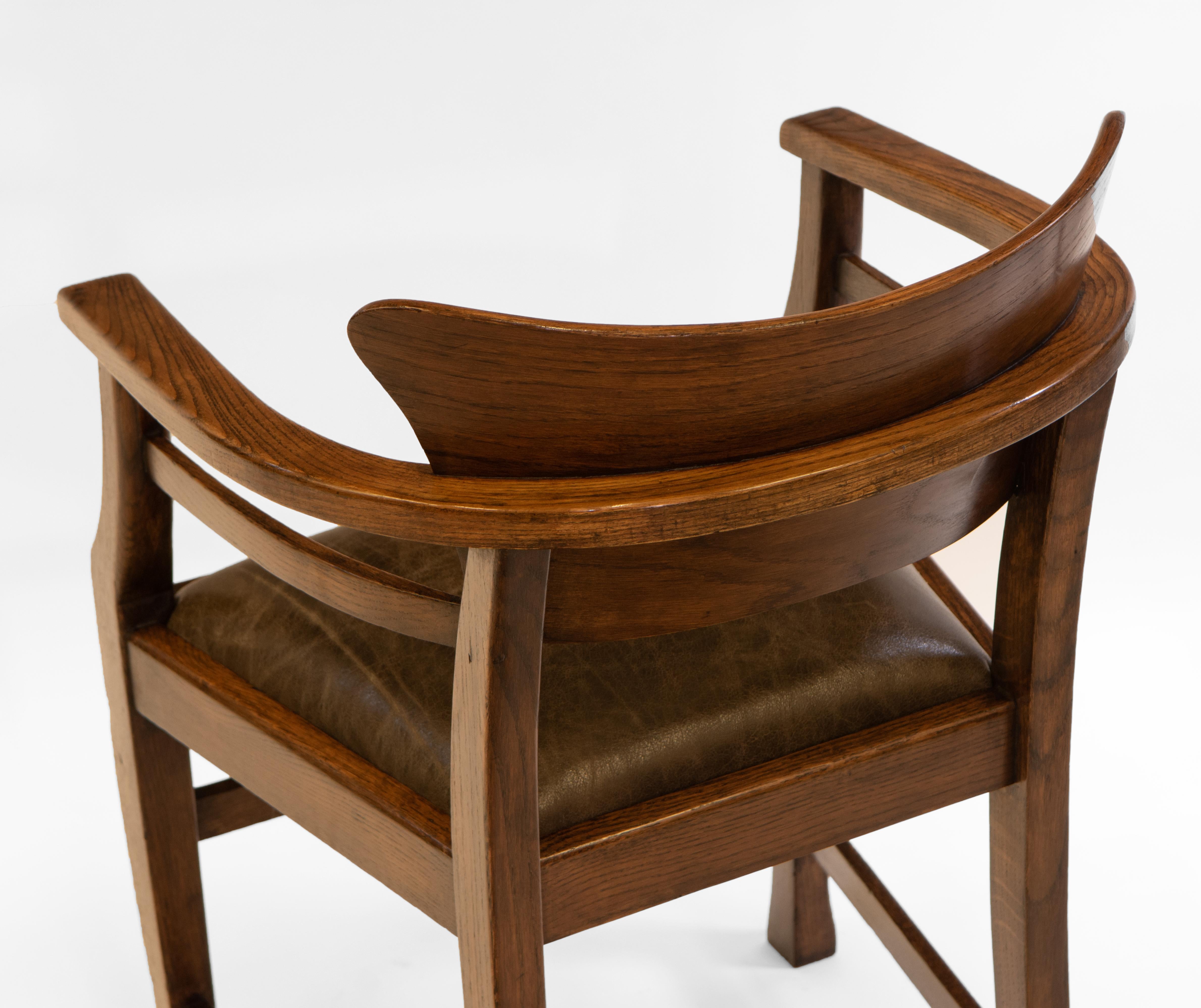 Chaise de bureau Art & Crafts en chêne et cuir dans le style de Richard Riemerschmid 2 en vente 1