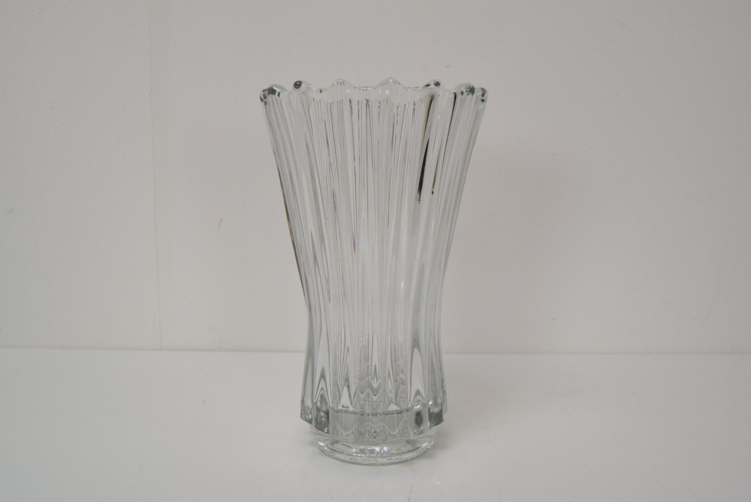 Mid-Century Modern Art Crystal Glass Vase, Crystalex Novy Bor, 1970's.  For Sale