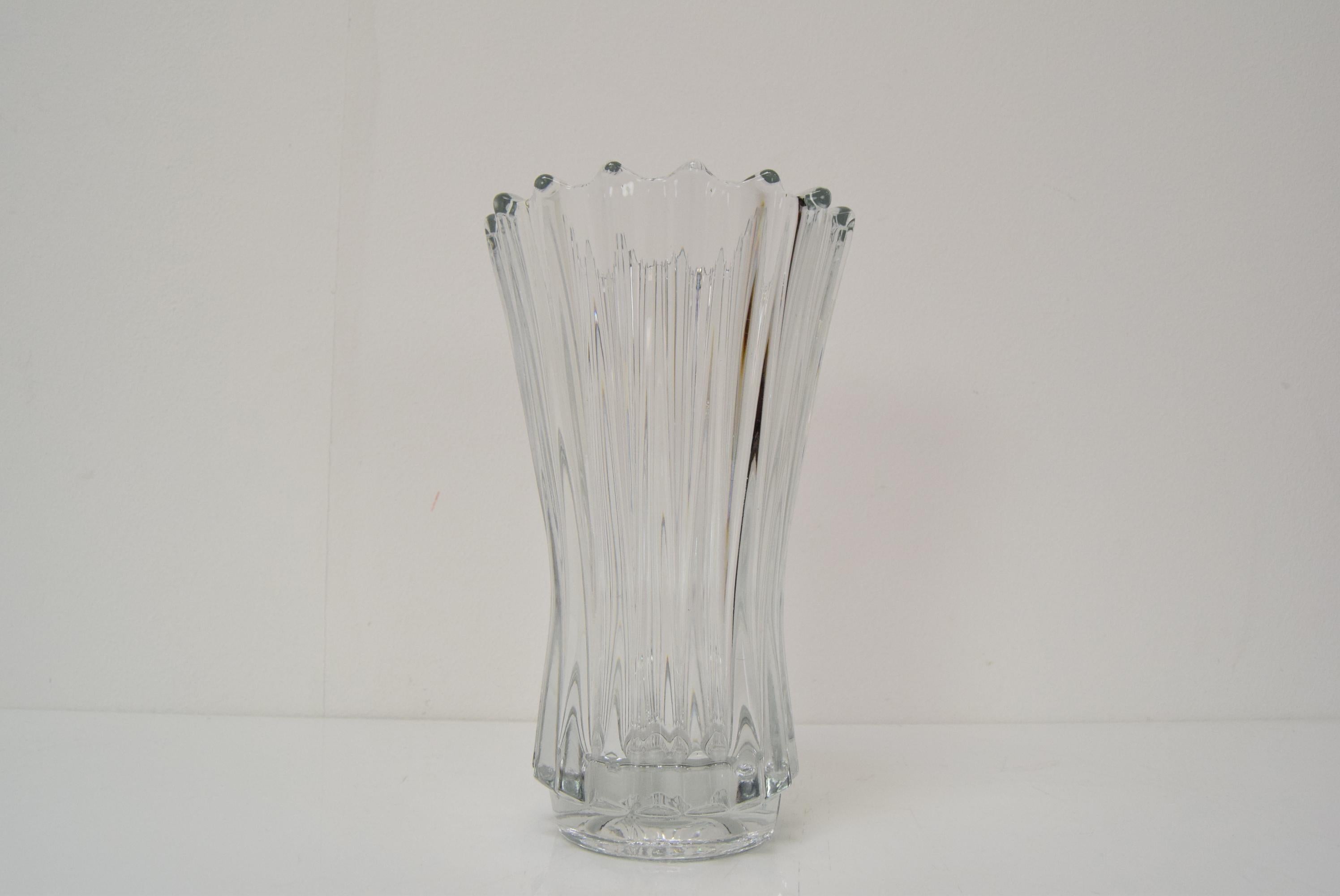 Vase en cristal d'art, Crystalex Novy, années 1970  en vente