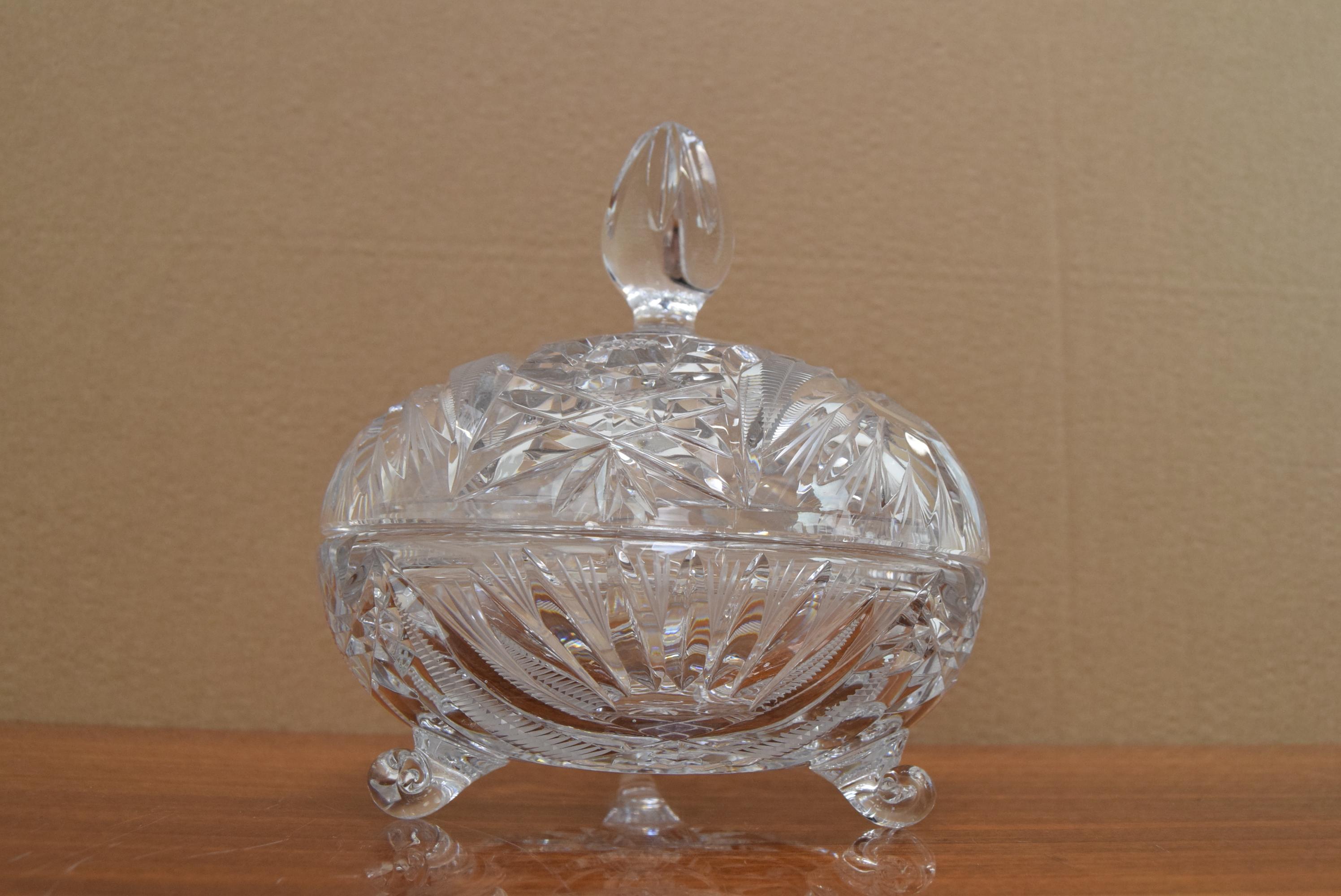 Tarro de cristal tallado artístico, Bohemia Crystal, años 60. en venta 7