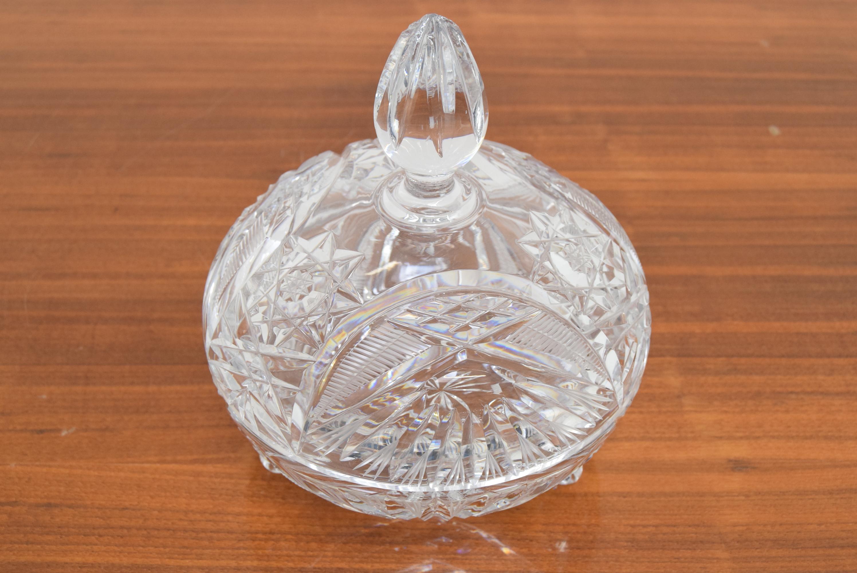 
Made in Czechoslovakia
Made of Crystal Glass,Cut Glass
The jar has small sharp splinters on the tip
Re-polished
Original condition.